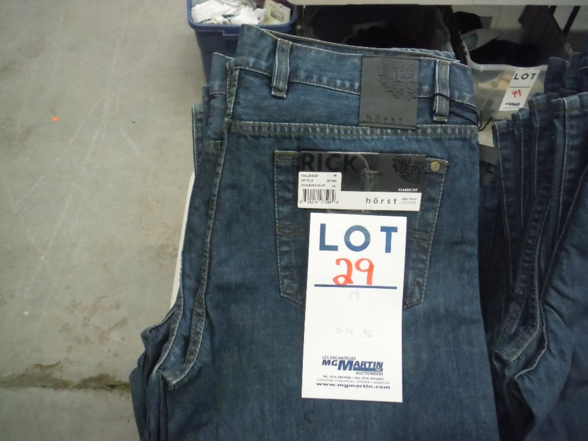 ''HORST''CLASSIC FIT MENS JEANS(LOT#22 TO 50 -SOLD AS ONE LOT OF 581 PAIRS SIZES: 32 TO 40