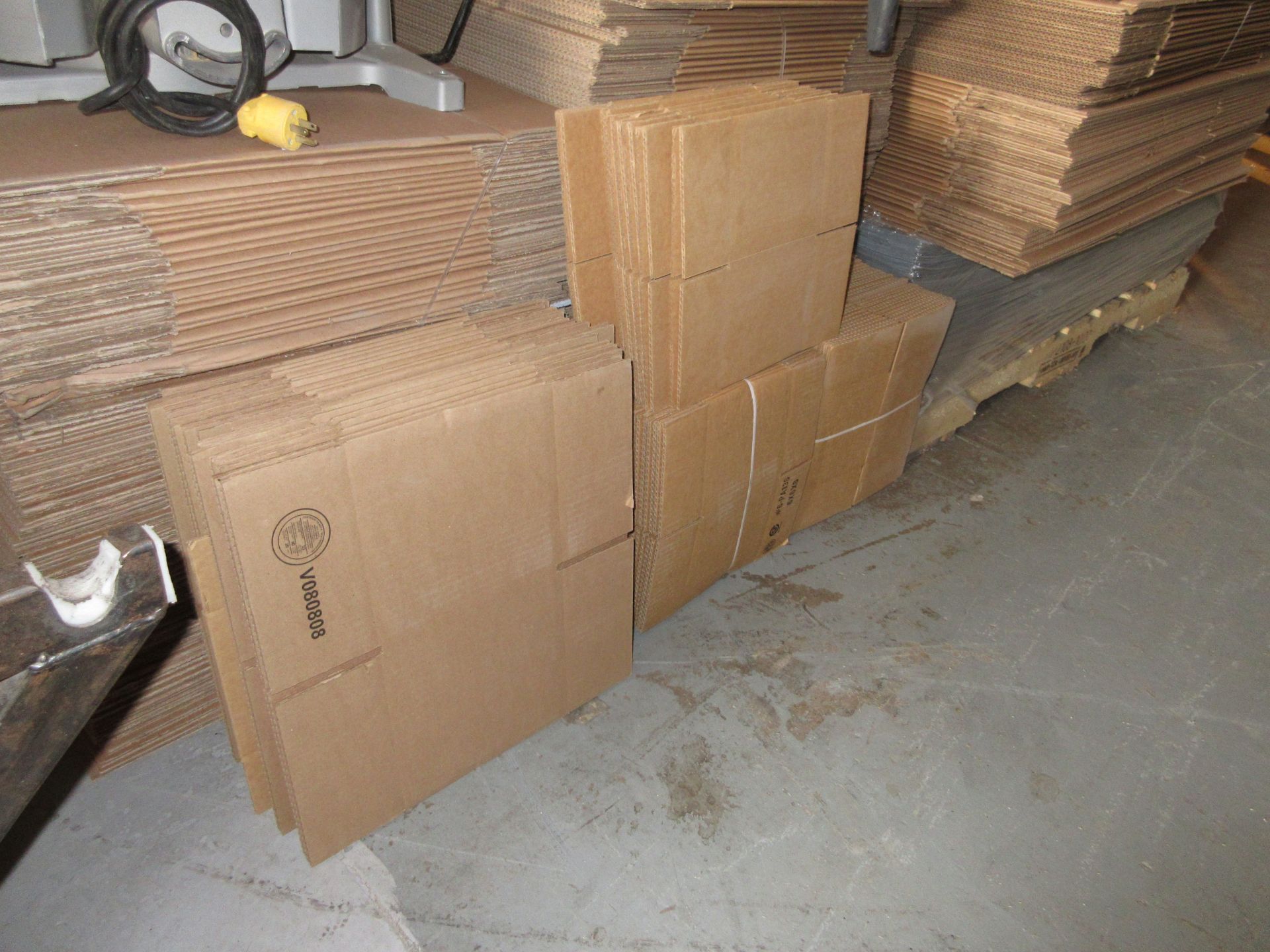 LOT OF ASSORTED CARDBOARD BOXES 12''X15'', 6''X6'', ETC. (550 PIECES)