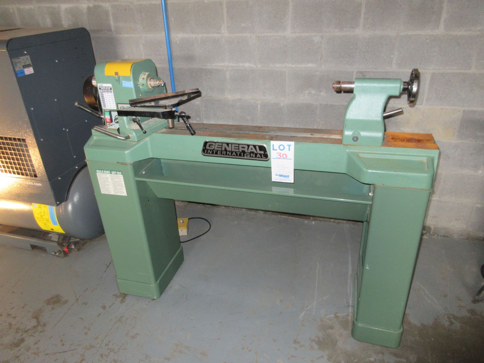 ''GENERAL'' WOOD TURNING LATHE MODEL:25-650MI, 1.5 HP, 110 VOLTS