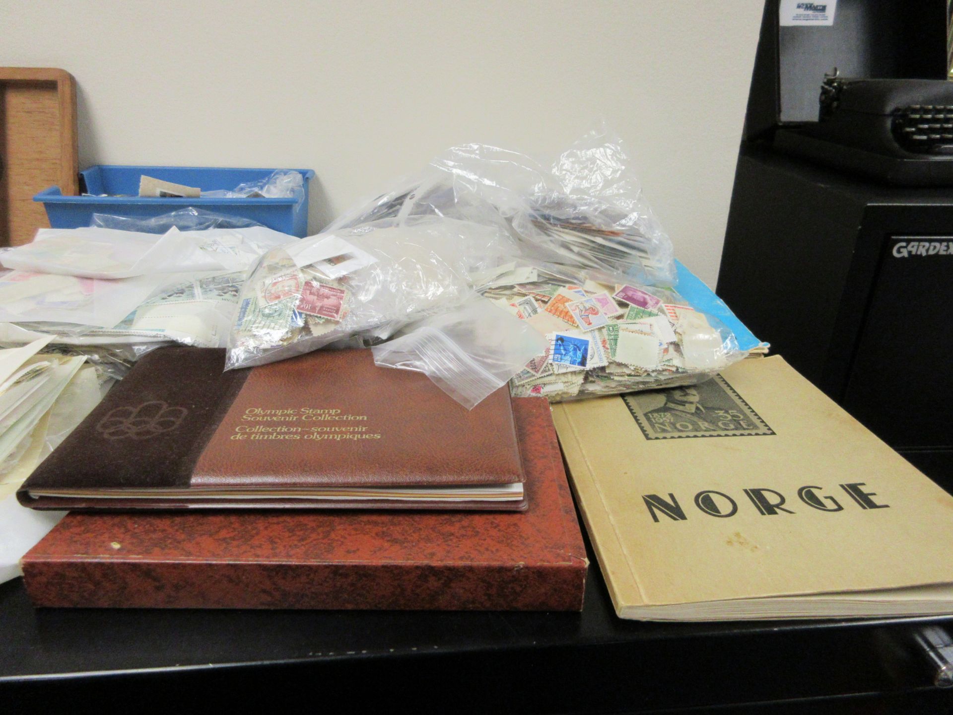 LOT OF APPROX. 10,000 COLLECTABLE WORLD STAMPS ( ALL IN BOOKS AND BAGS ) - ( SUBJECT TO APPROVAL ) - Image 2 of 8