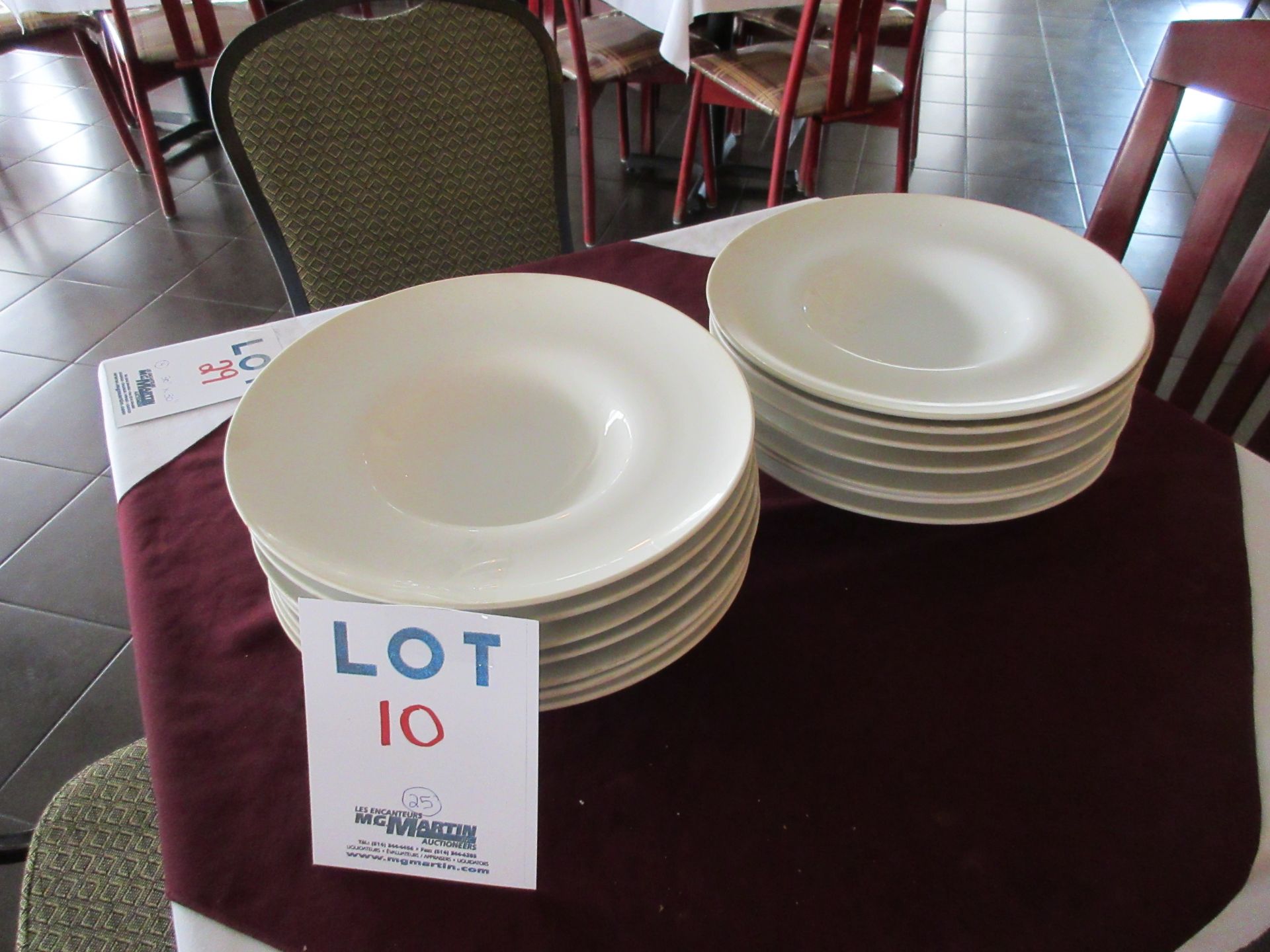 LOT INCLUDING: 25 PLATES