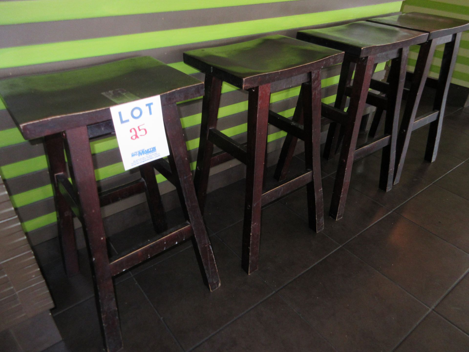 LOT INCLUDING: 4 WOOD LOW BAR STOOLS