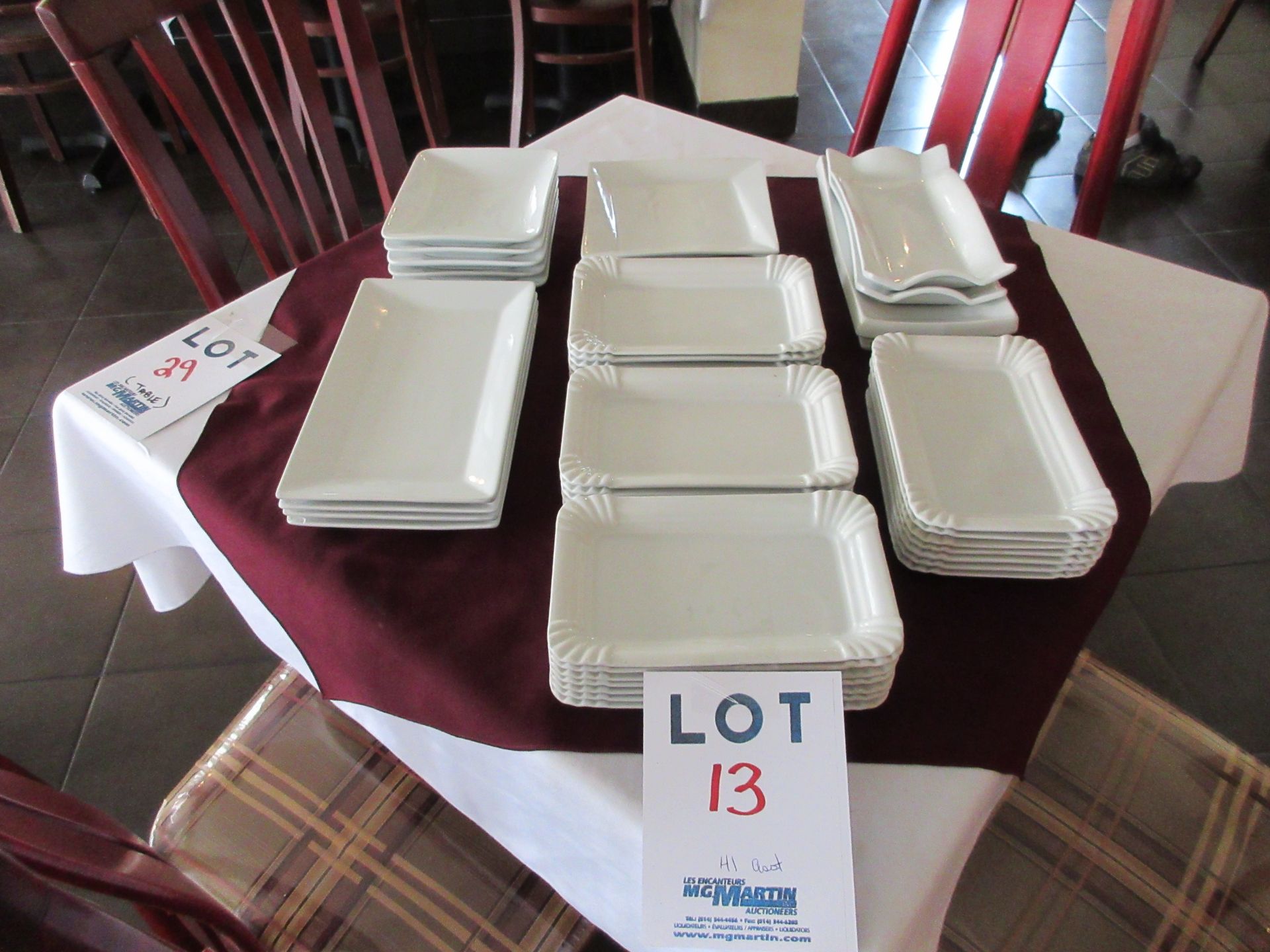 LOT INCLUDING: 41 ASSORTED PLATES