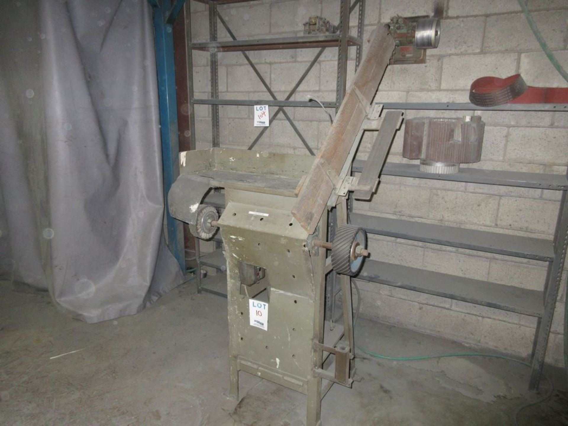 BELT SANDING MACHINE 2 HP, 220 VOLTS ''SULLAIR'' AIR COMPRESOR MODEL 1509E/A - MOTOR: 20 HP, 3