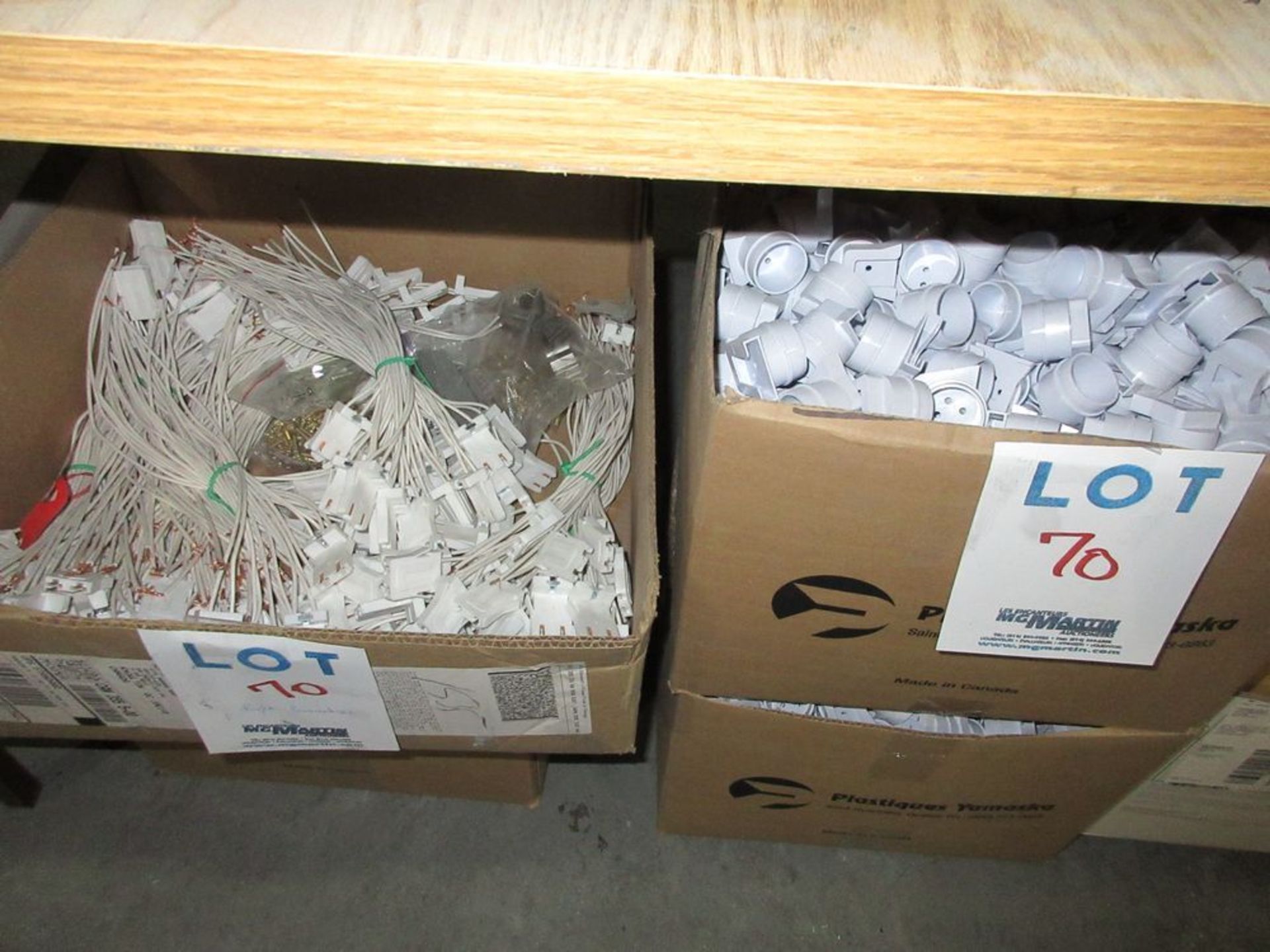 LOT INCLUDING : LIGHT CONNECTORS APPROX. 2000 - Image 2 of 2