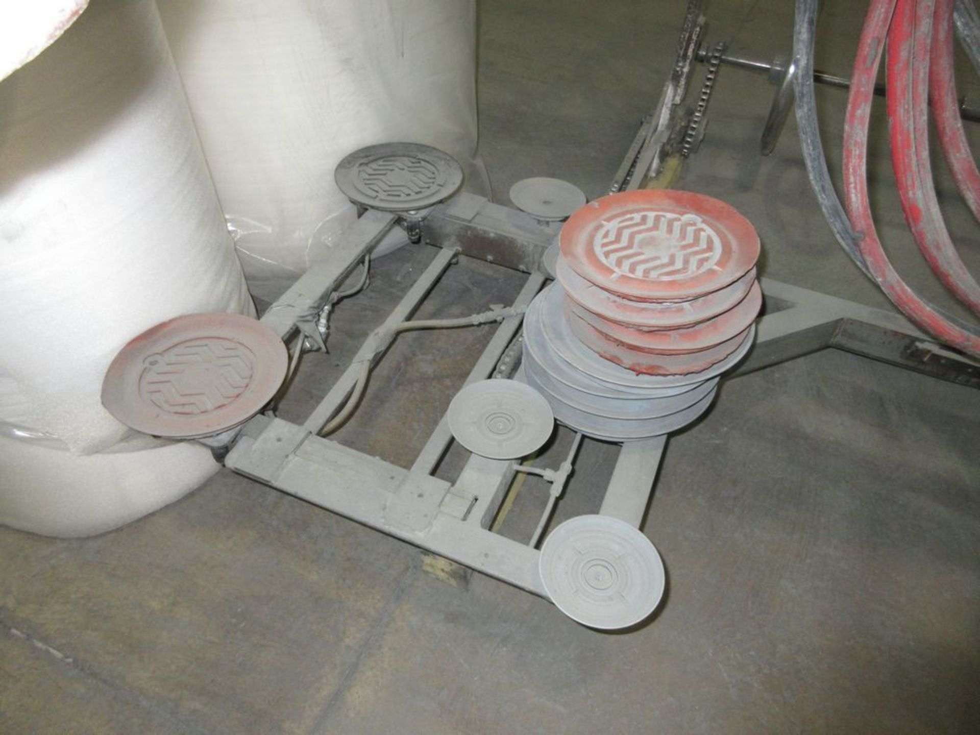 FLIPPING STAINLESS STEEL SHEETS UNIT- ADJUSTABLE WIDTH TO APPROX 8FT W/SUCTION CUPS BELT SANDING - Image 3 of 5