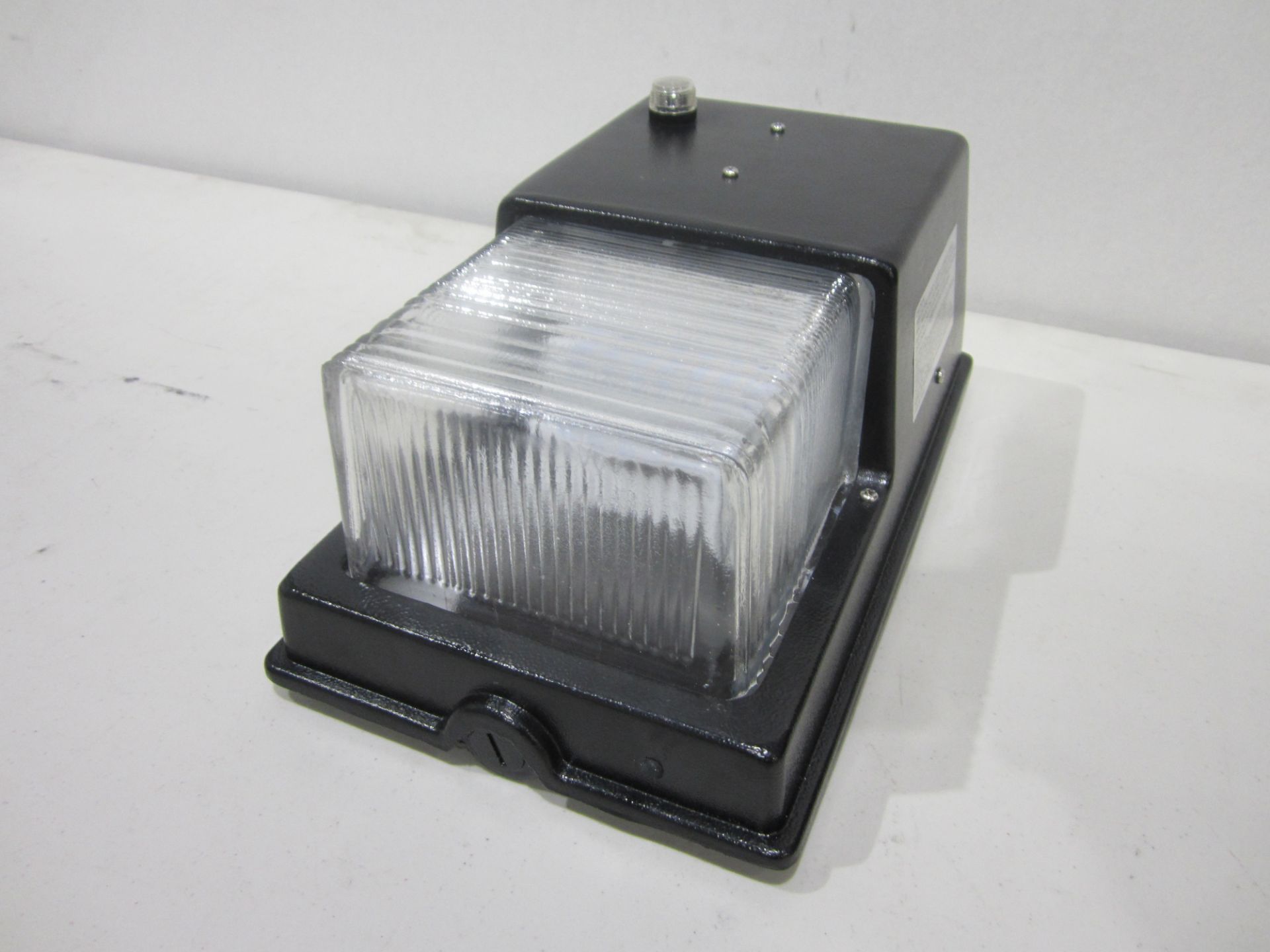 MINI WALL PACK, 4100 K, 25 WATTS (LED) LIGHT FIXTURE