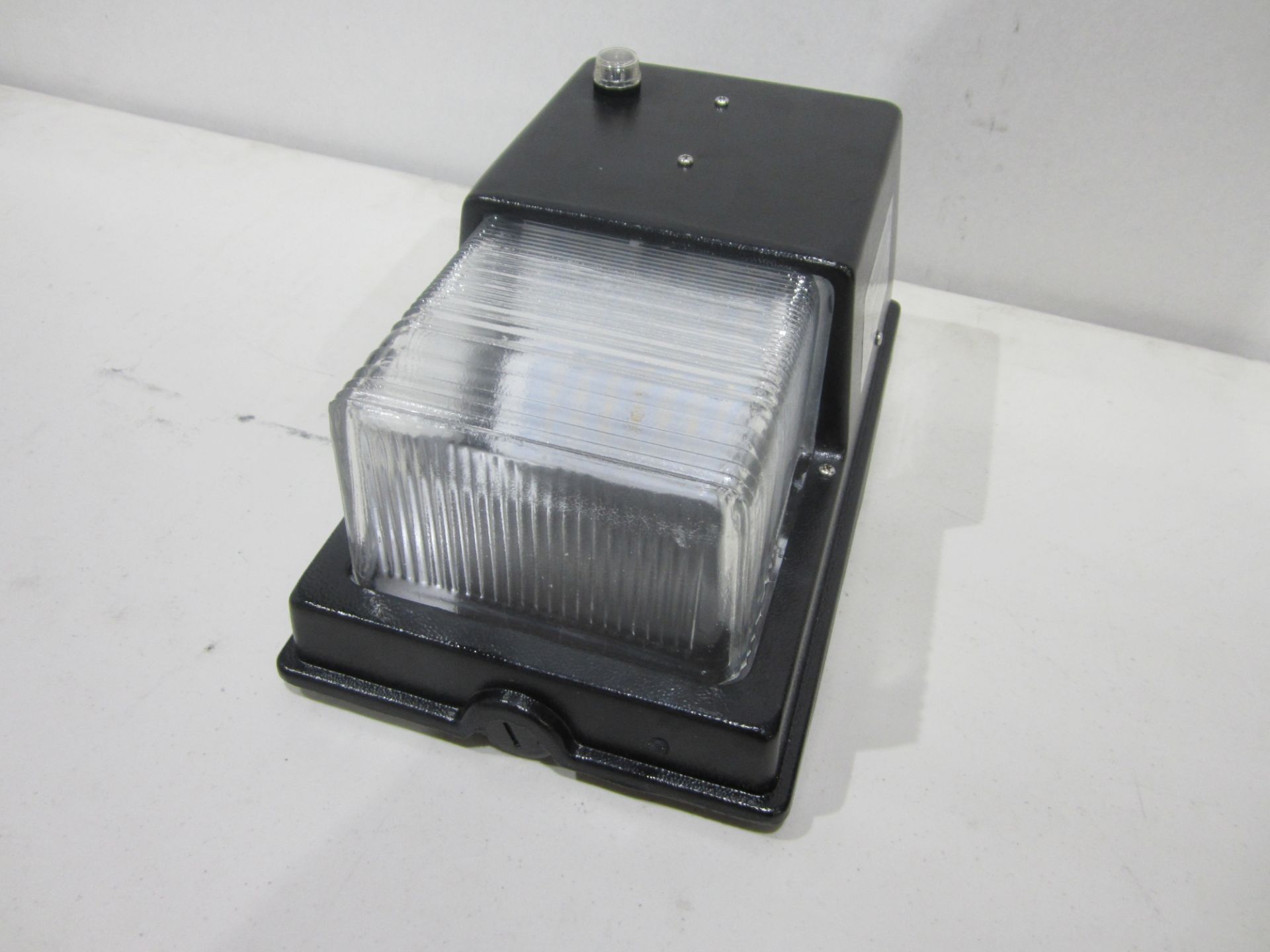 MINI WALL PACK, 4100 K, 25 WATTS (LED) LIGHT FIXTURE