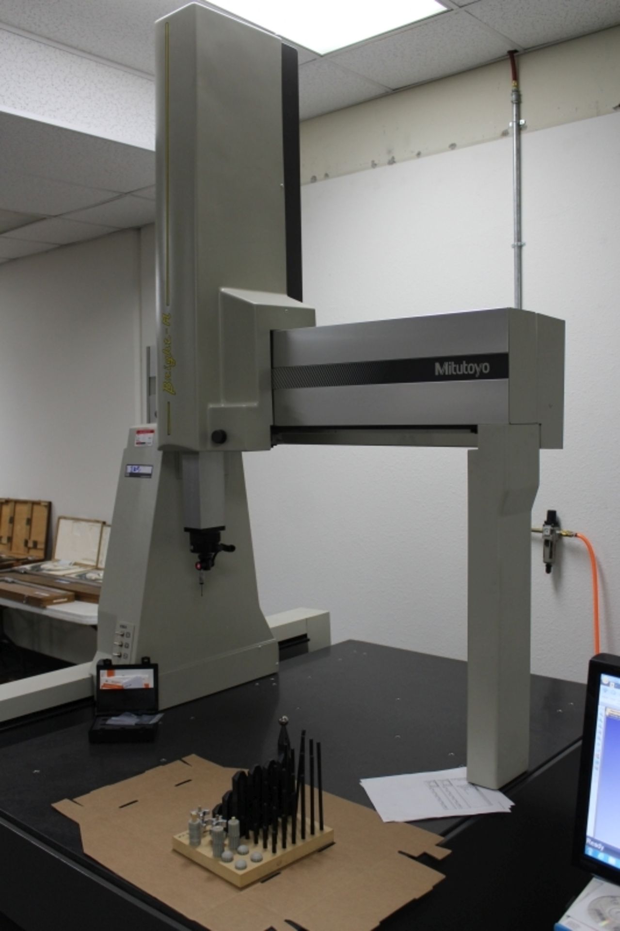 Mitutoyo Bright-M Coordinate Measuring Machine - Image 3 of 10