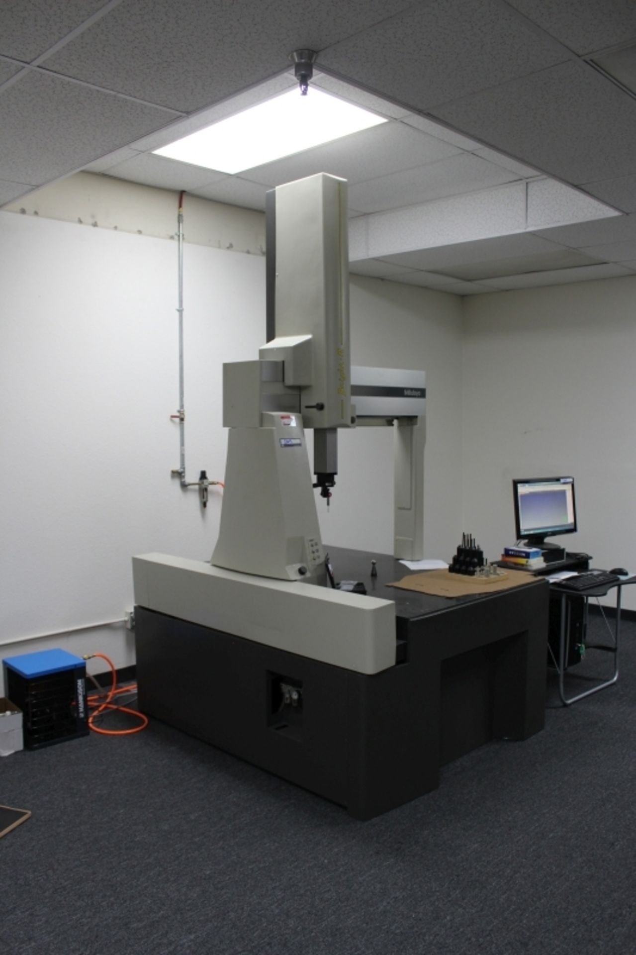 Mitutoyo Bright-M Coordinate Measuring Machine