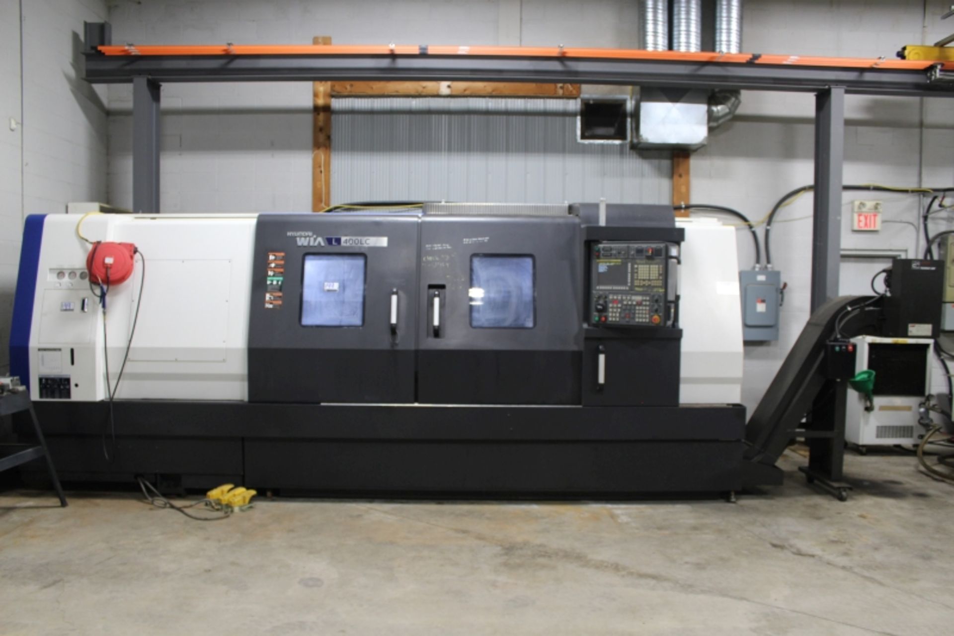 Hyundai Wia L400C, Fanuc, 28.5” sw, 4.6” bar cap, 83.5” max turn length, 2000 RPM, steady rest, with