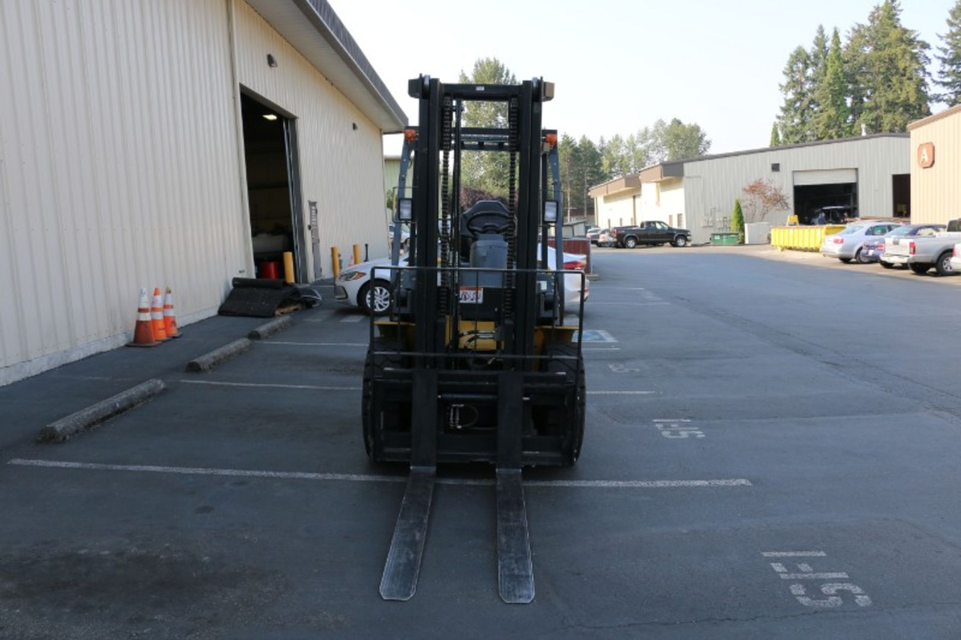 10,000lb Komatsu FG45T-8 Forklift, LPG S/N 136282A, 598 Hours, New 2013 - Image 6 of 8