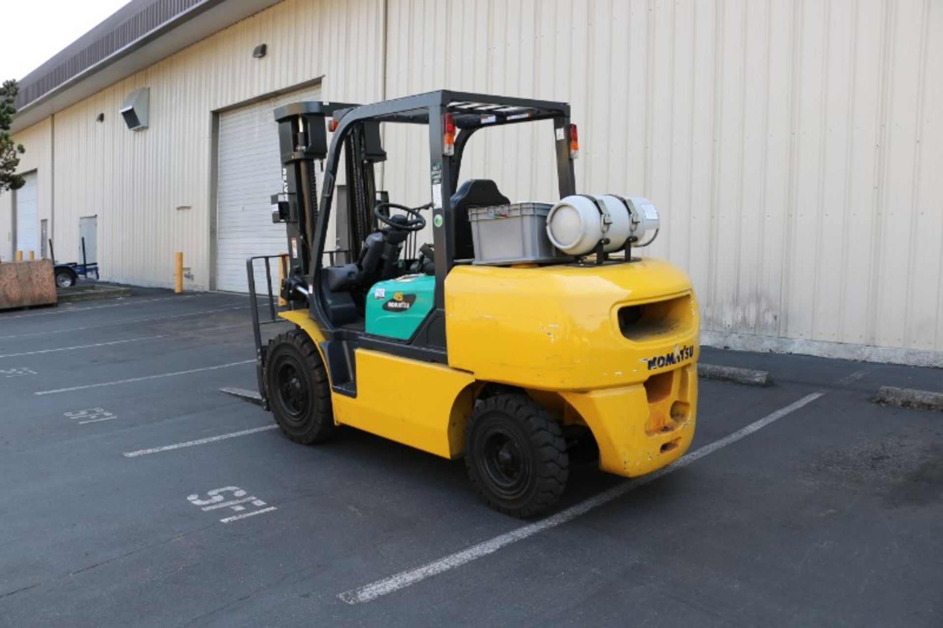 10,000lb Komatsu FG45T-8 Forklift, LPG S/N 136282A, 598 Hours, New 2013 - Image 2 of 8