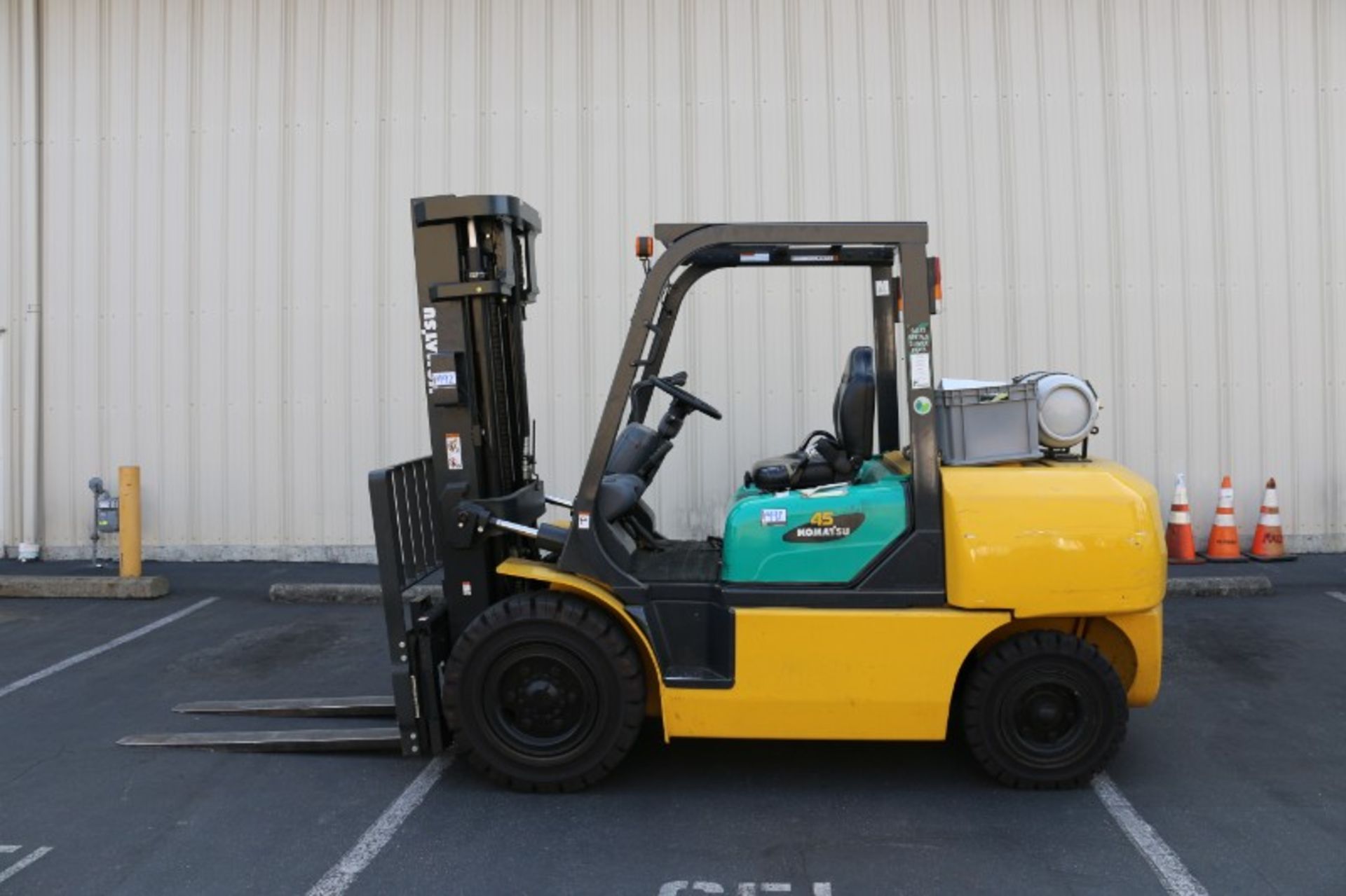 10,000lb Komatsu FG45T-8 Forklift, LPG S/N 136282A, 598 Hours, New 2013