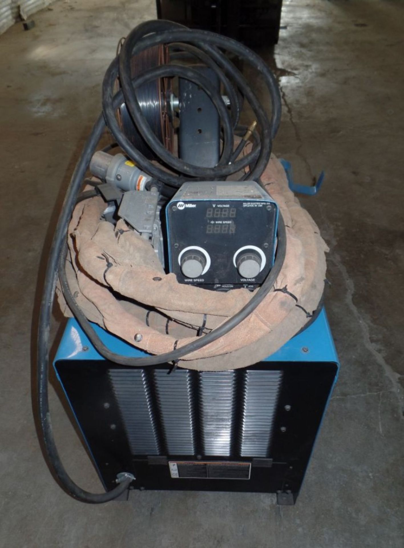 Miller Deltaweld 452 MIG Welder, wire feeder, s/n MC480023C - Image 6 of 6