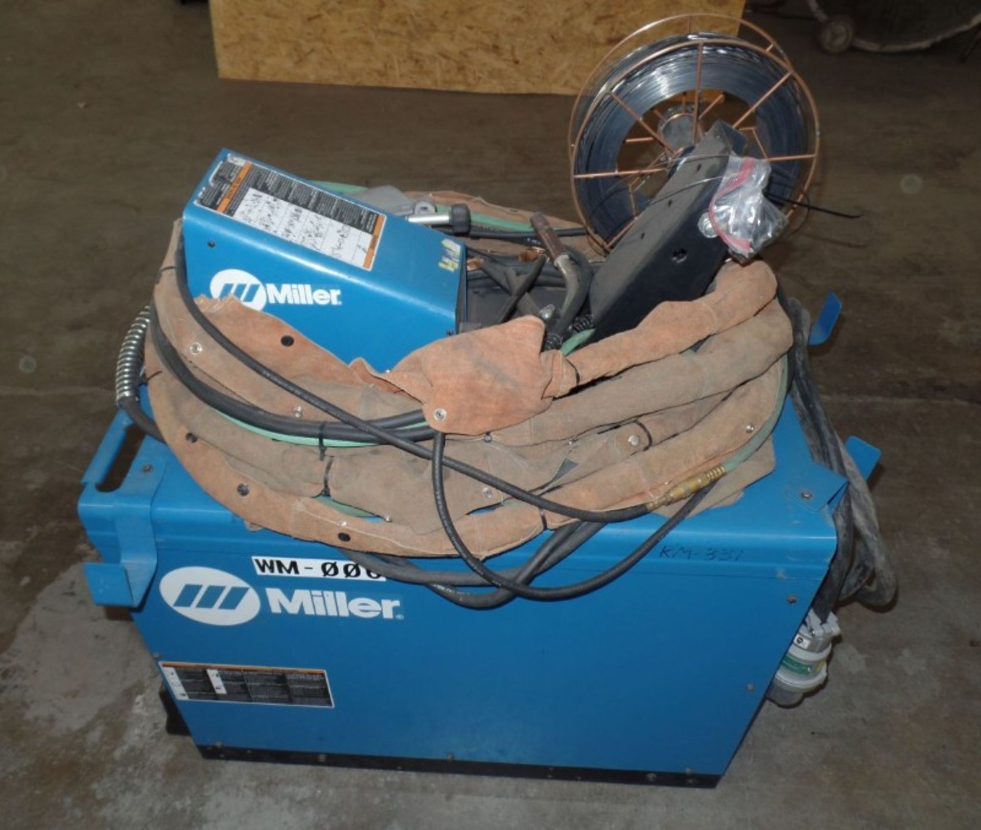 Miller Deltaweld 452 MIG Welder, wire feeder, s/n MC470021C - Image 5 of 6