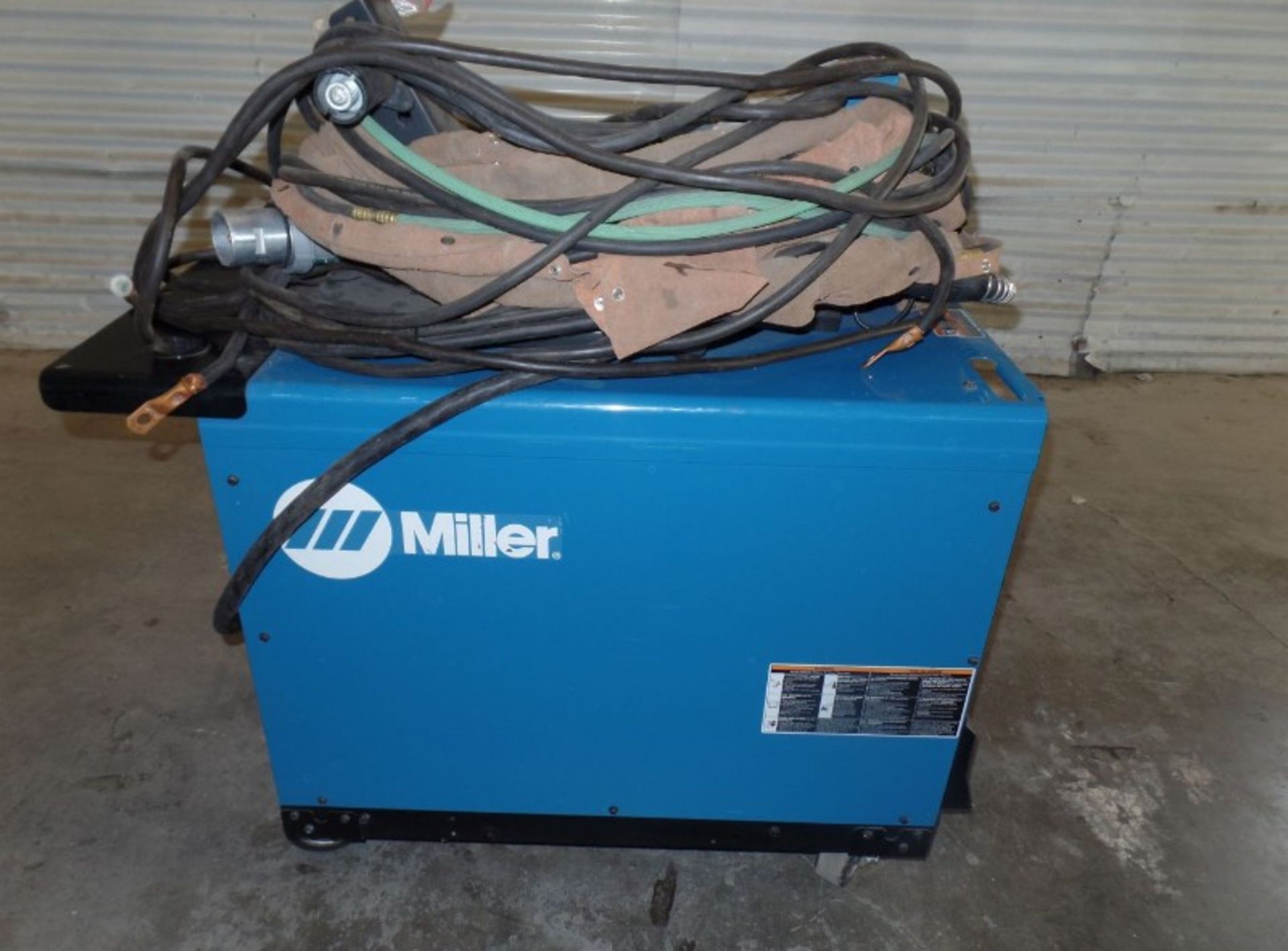 Miller Deltaweld 452 MIG Welder, wire feeder, s/n MC400288C - Image 2 of 5