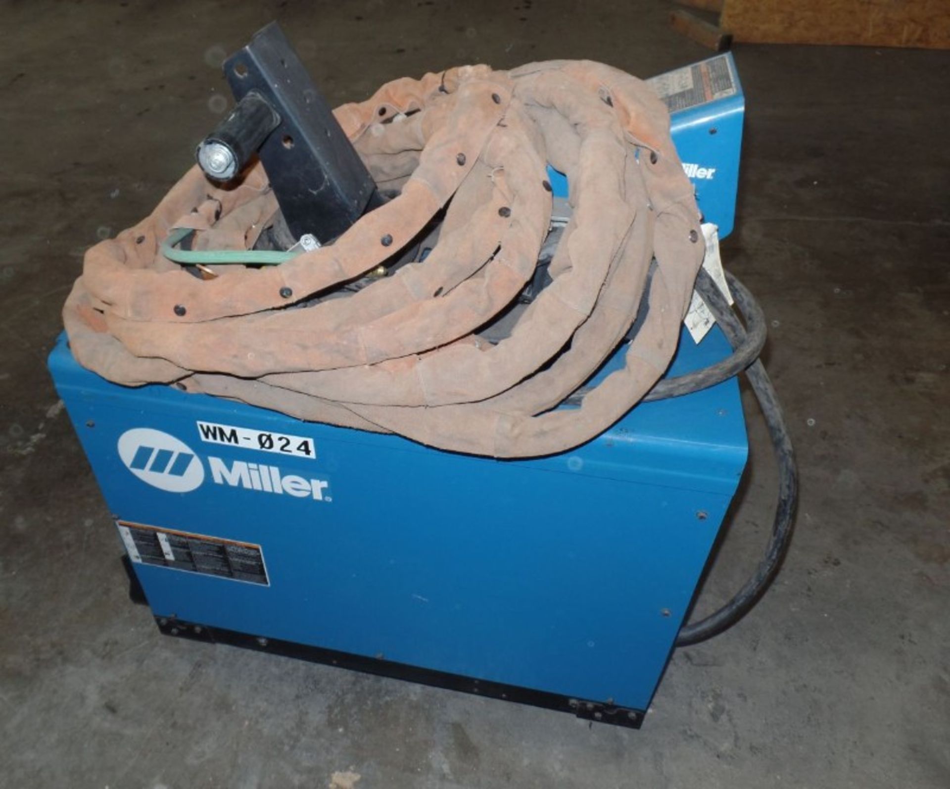 Miller Deltaweld 452 MIG Welder, wire feeder, s/n MC470029C - Image 4 of 5