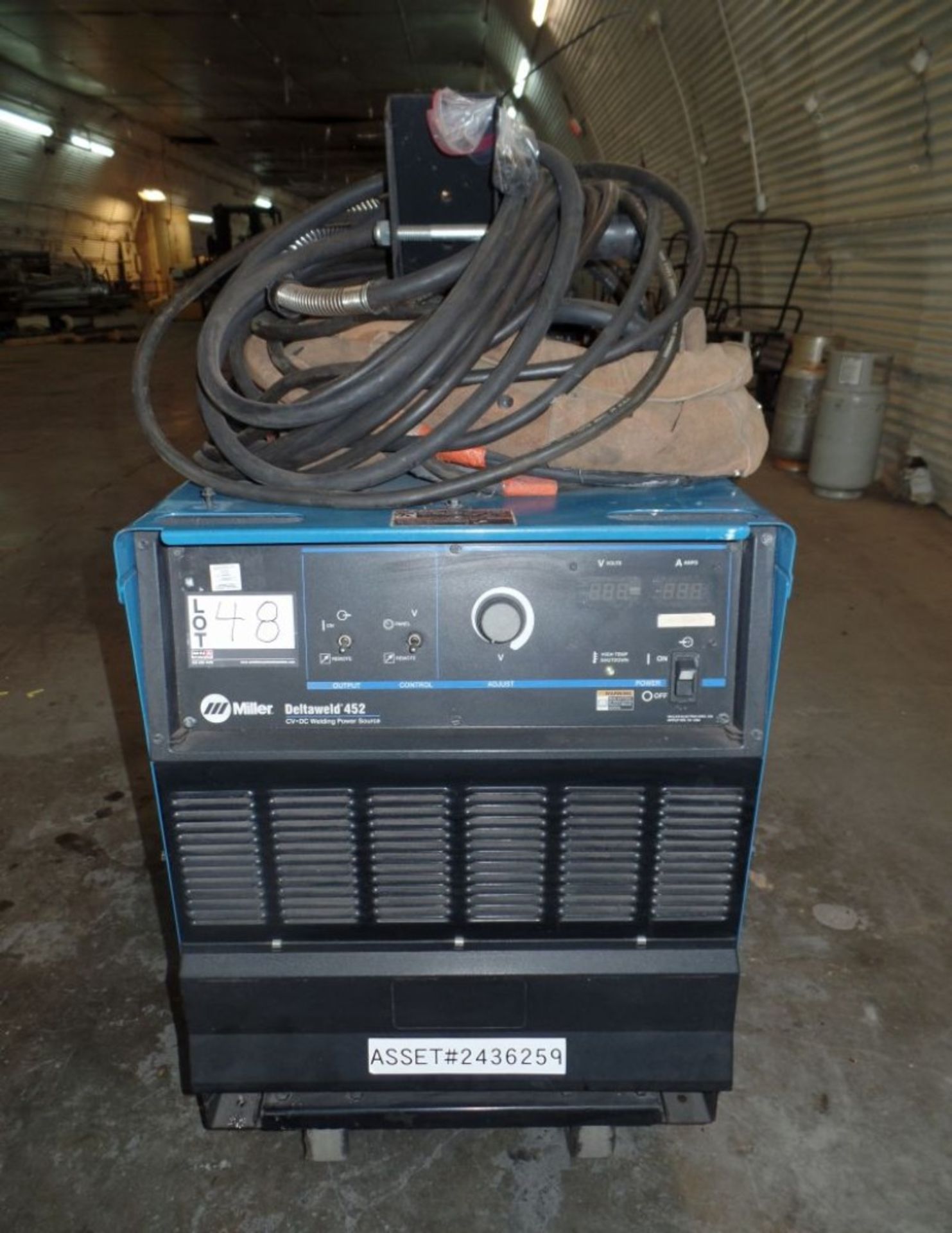 Miller Deltaweld 452 MIG Welder, wire feeder, s/n MC331029C