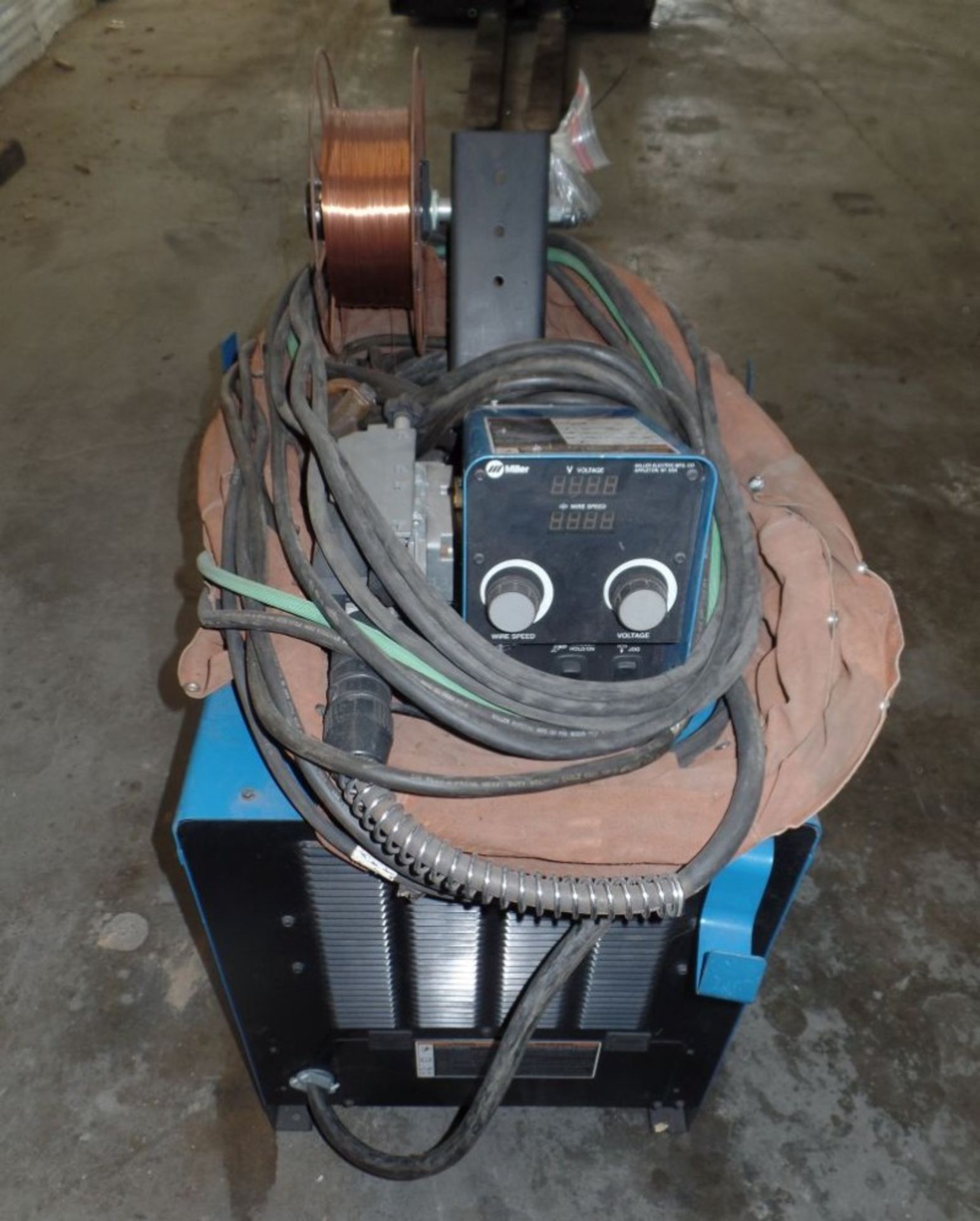 Miller Deltaweld 452 MIG Welder, wire feeder, s/n MC480013C - Image 3 of 5