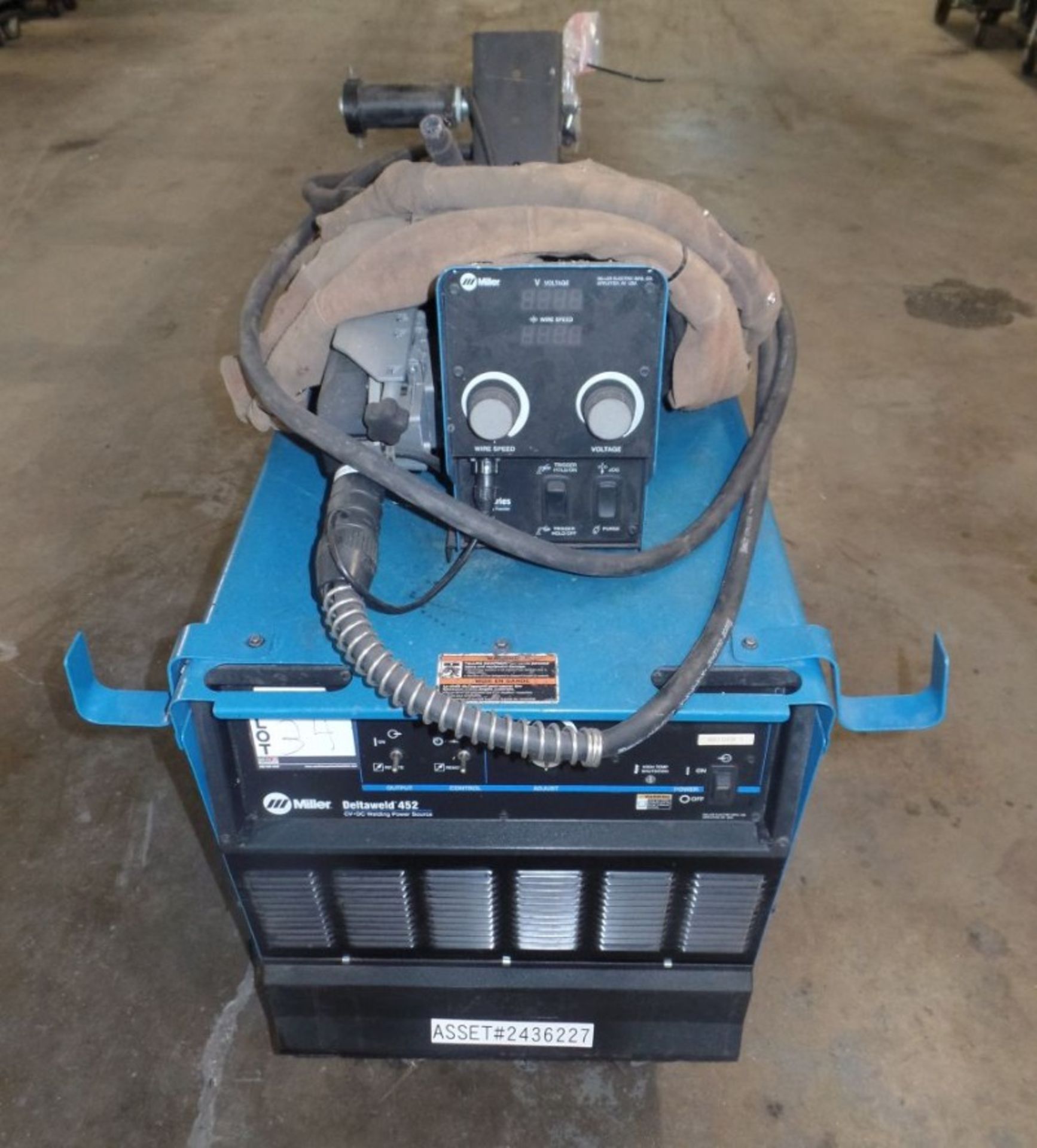 Miller Deltaweld 452 MIG Welder, wire feeder, s/n MC470027C