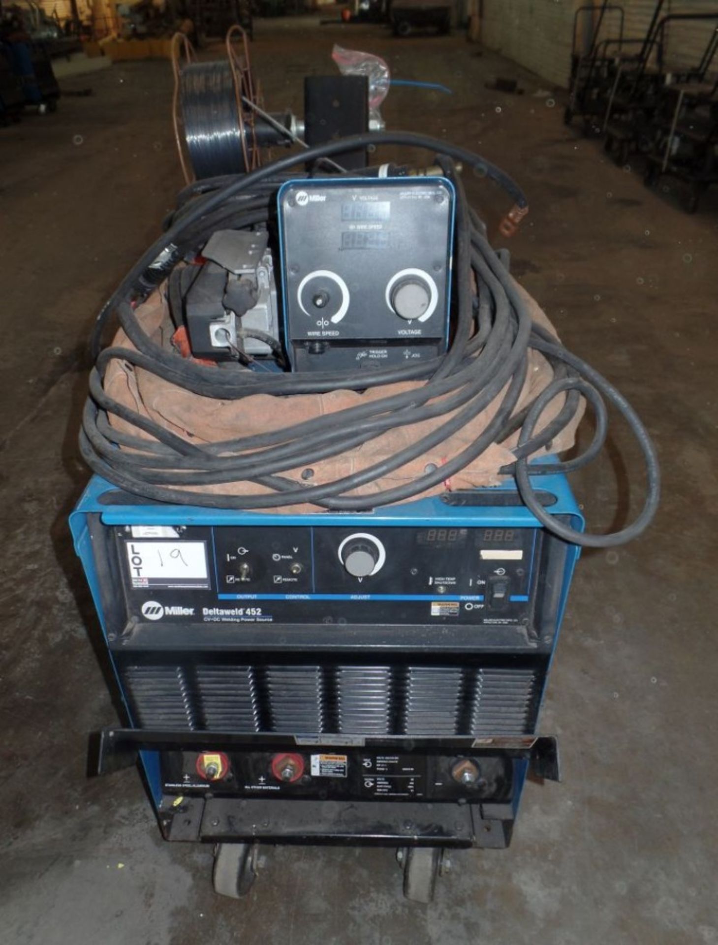 Miller Deltaweld 452 MIG Welder, wire feeder, s/n MC470022C