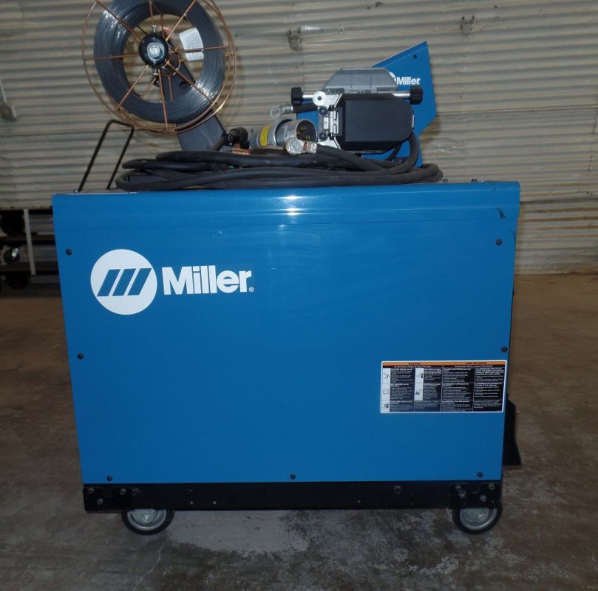 Miller Deltaweld 452 MIG Welder, wire feeder, s/n MC11017C - Image 2 of 5