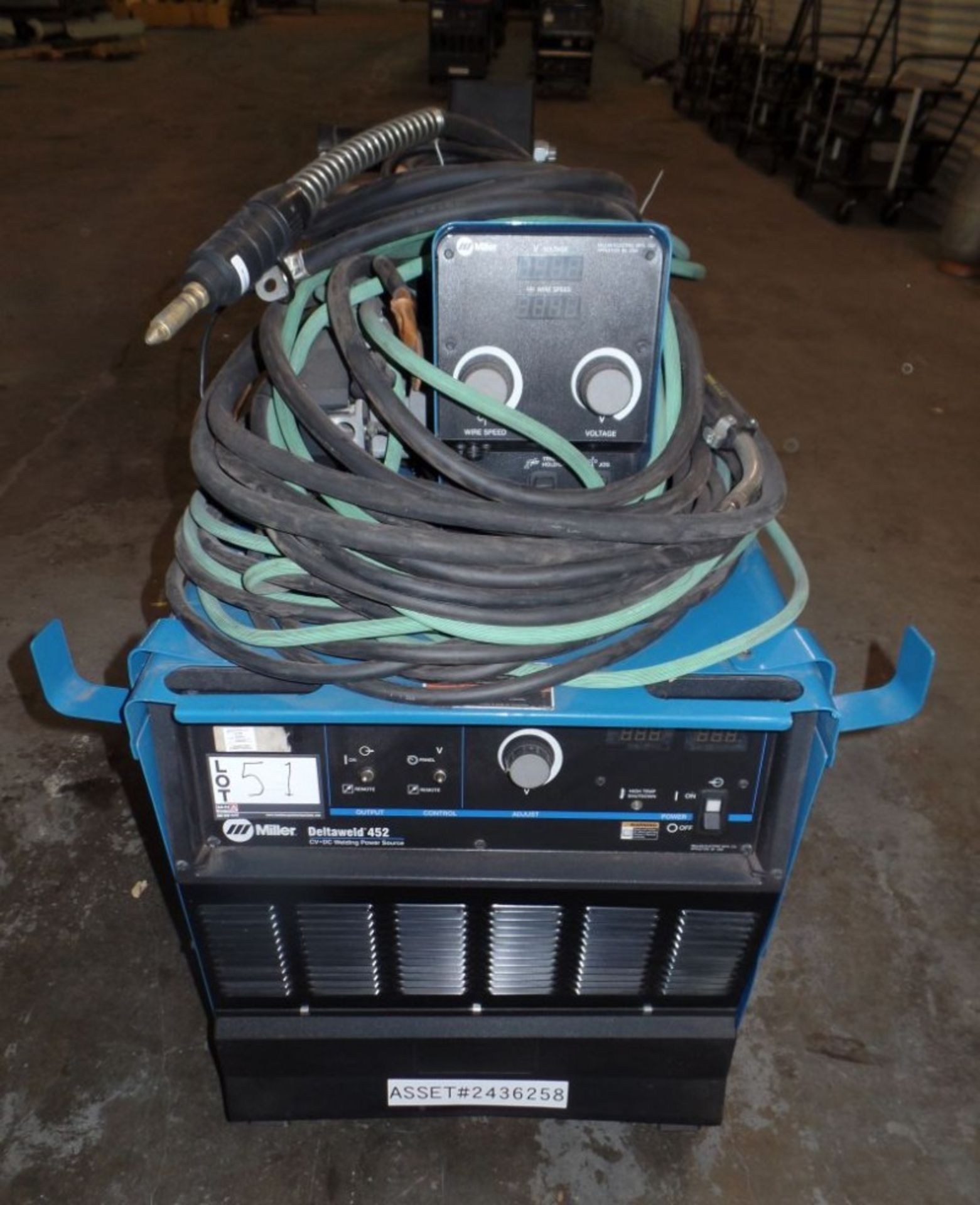 Miller Deltaweld 452 MIG Welder, wire feeder, s/n MC470026C