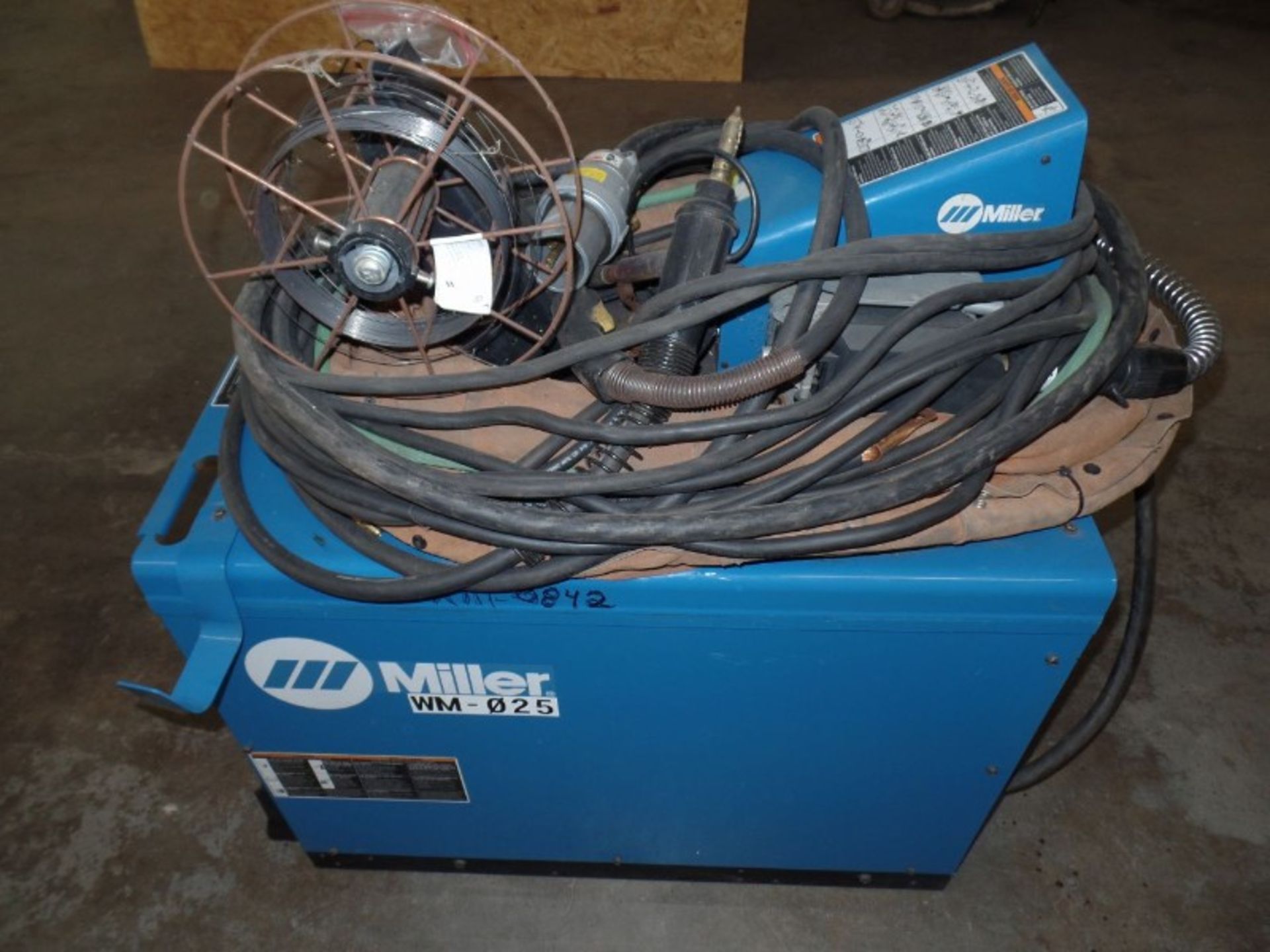 Miller Deltaweld 452 MIG Welder, wire feeder, s/n MC480018C - Image 4 of 5