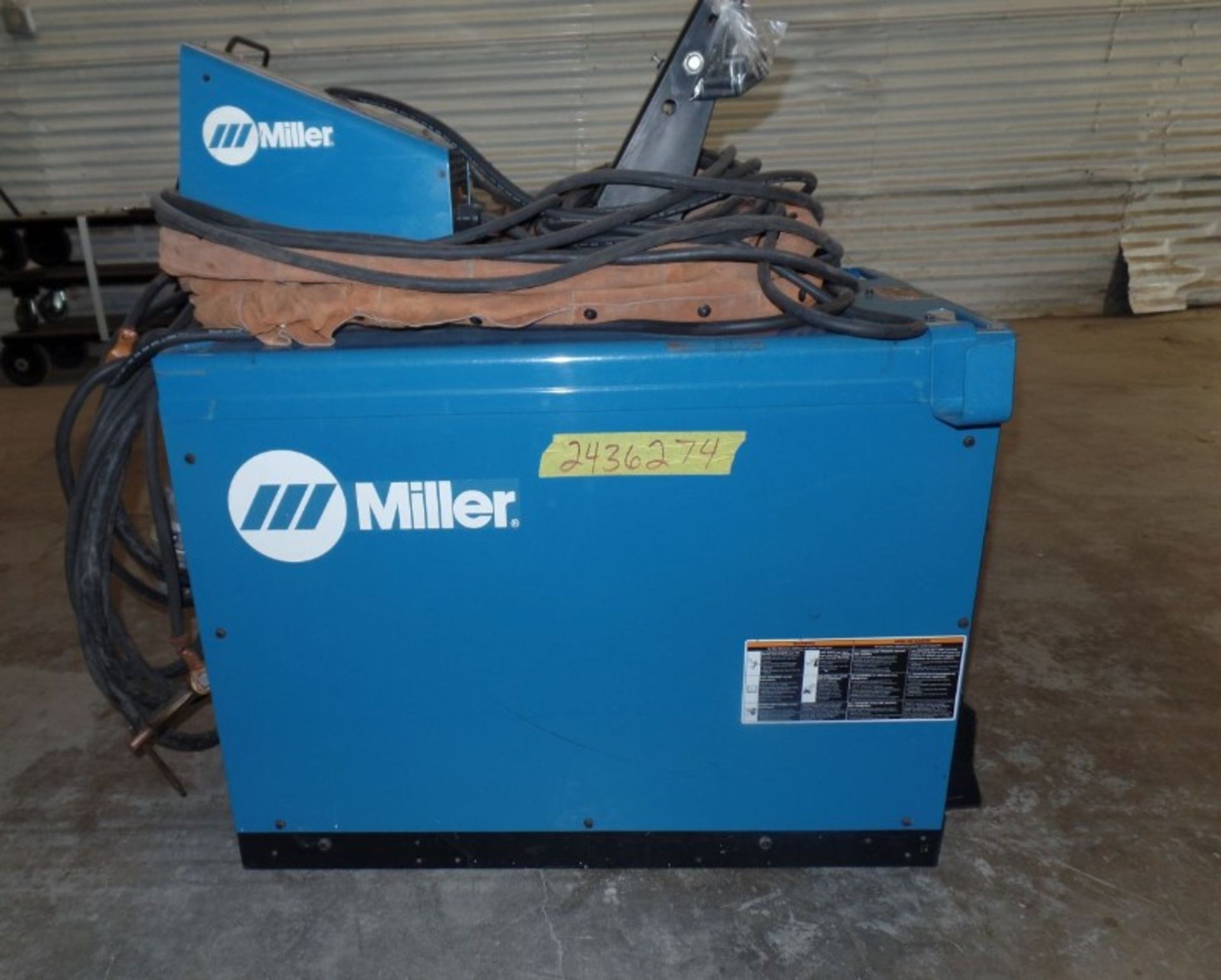 Miller Deltaweld 452 MIG Welder, wire feeder, s/n MC331031C - Image 3 of 6