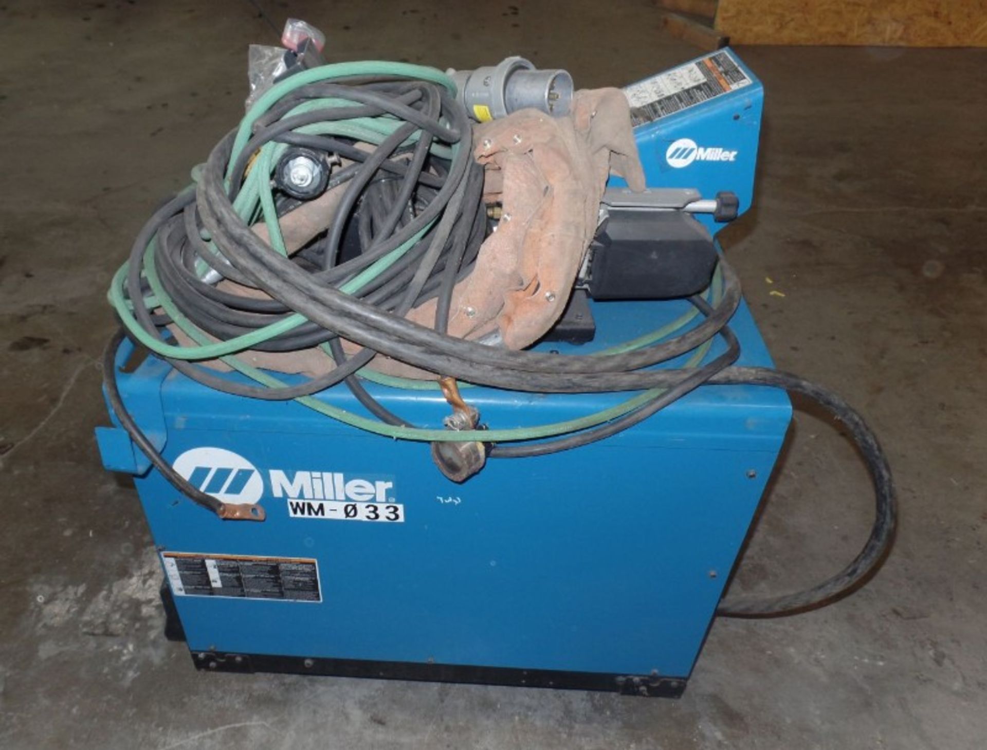 Miller Deltaweld 452 MIG Welder, wire feeder, s/n MC430225C - Image 4 of 5