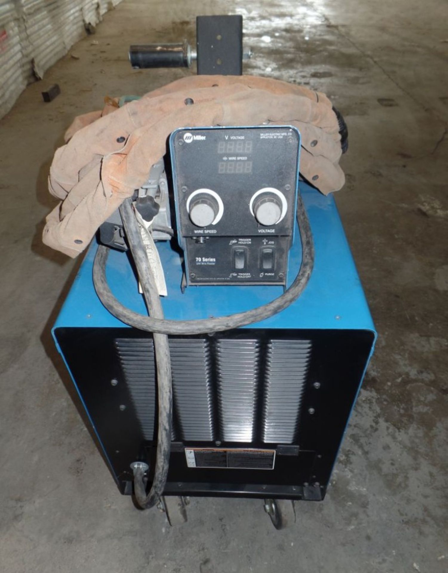 Miller Deltaweld 452 MIG Welder, wire feeder, s/n MC470029C - Image 3 of 5