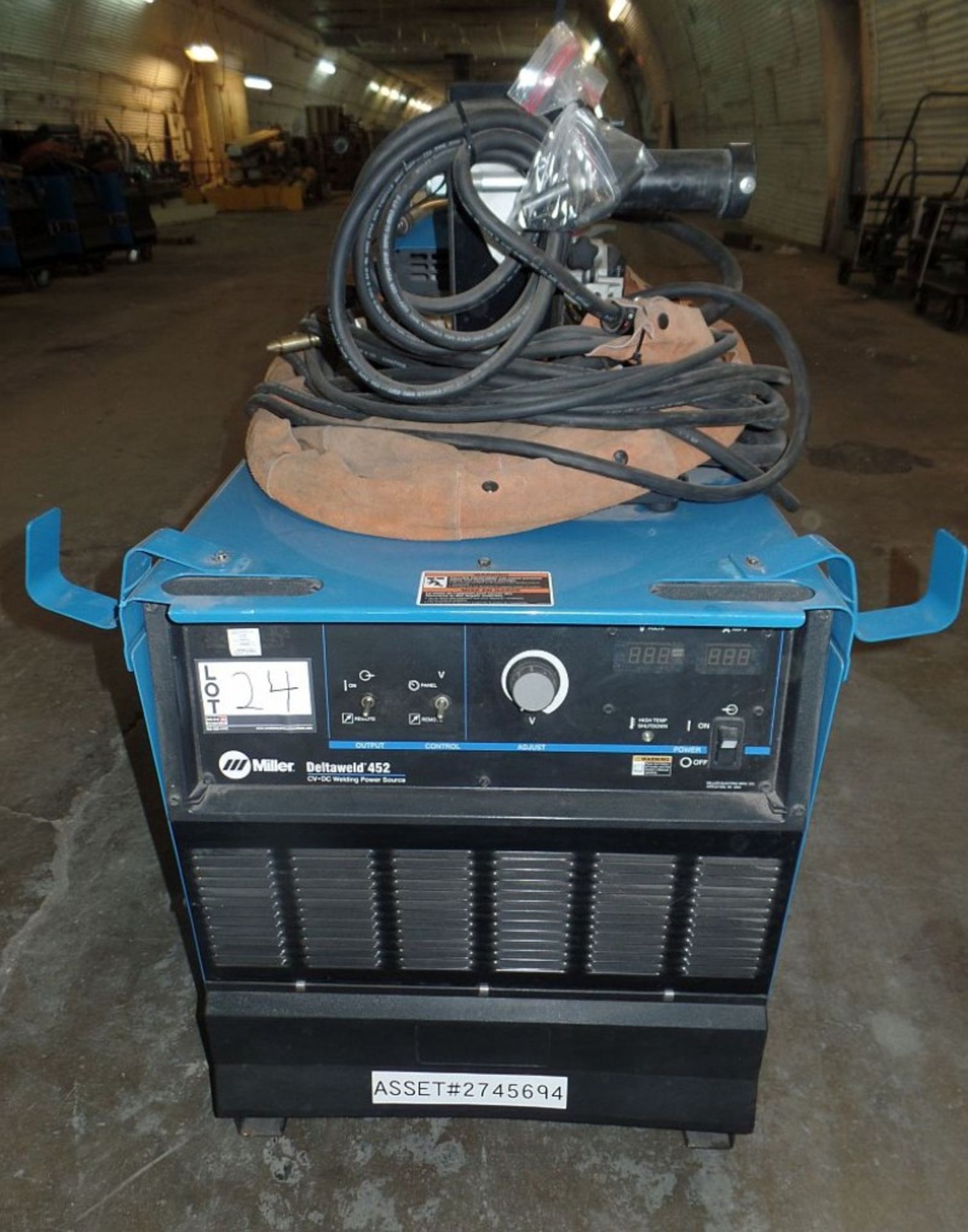 Miller Deltaweld 452 MIG Welder, wire feede, s/n MC480021C