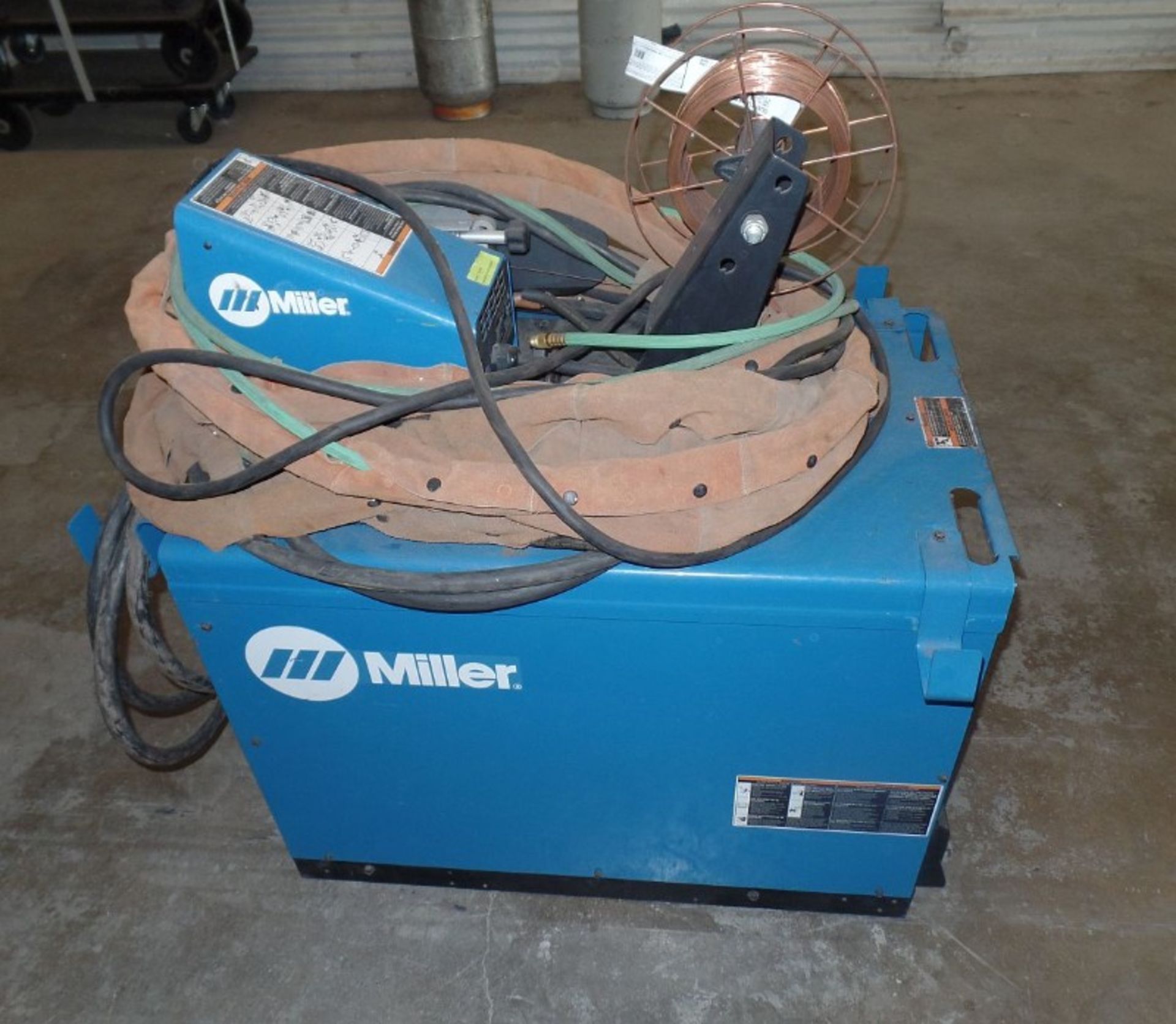 Miller Deltaweld 452 MIG Welder, wire feeder, s/n MC480022C - Image 2 of 5