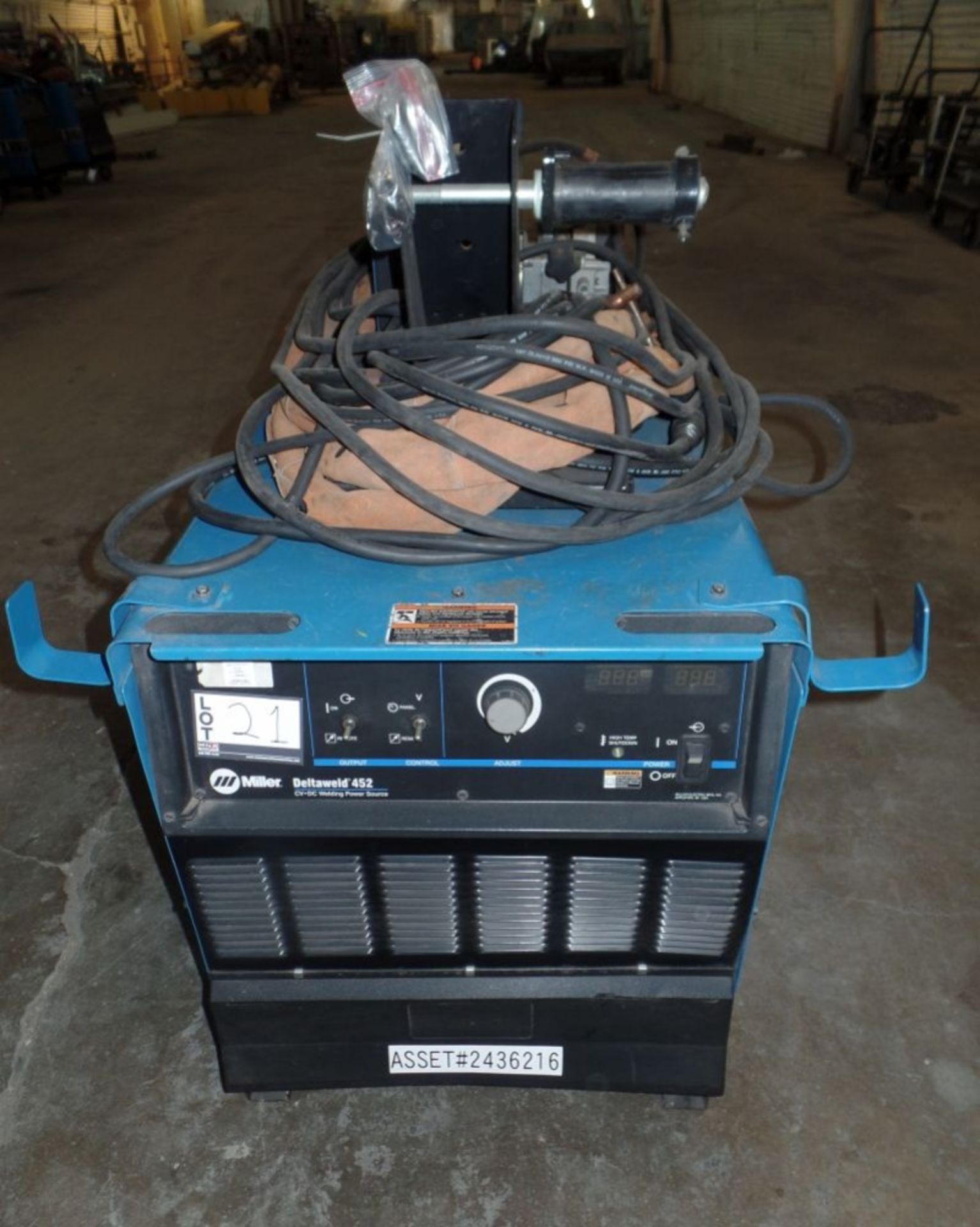 Miller Deltaweld 452 MIG Welder, wire feeder, s/n MC331031C