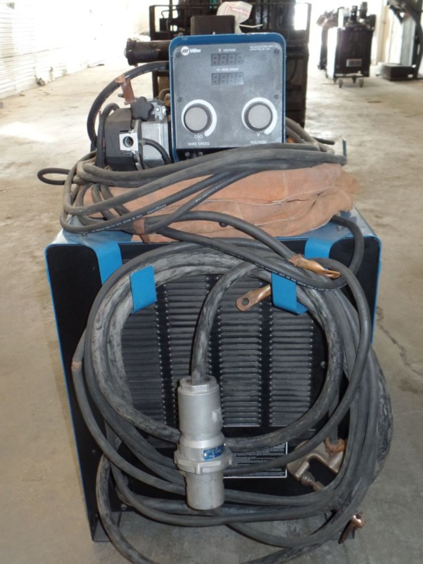 Miller Deltaweld 452 MIG Welder, wire feeder, s/n MC331031C - Image 4 of 6