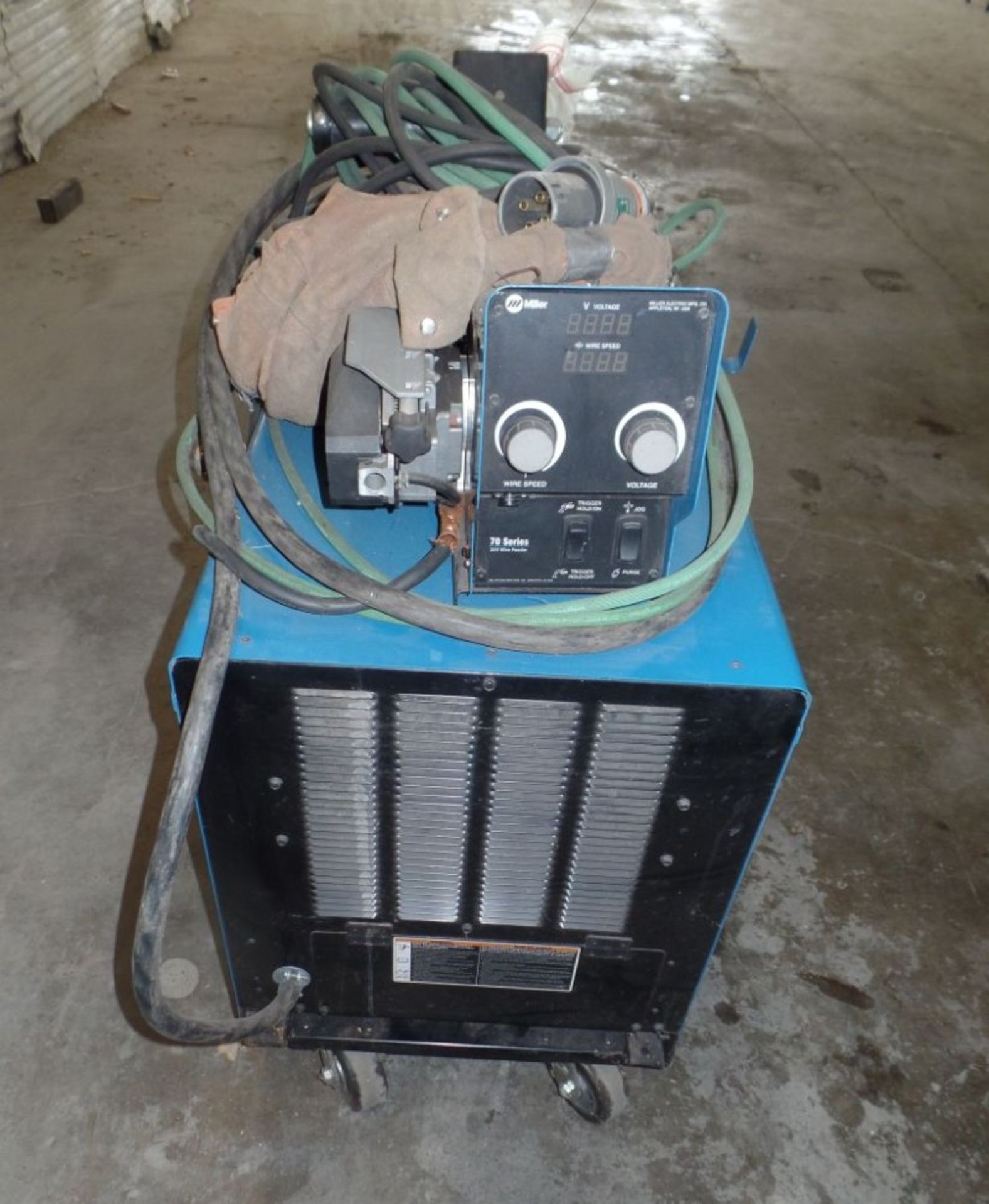 Miller Deltaweld 452 MIG Welder, wire feeder, s/n MC430225C - Image 3 of 5