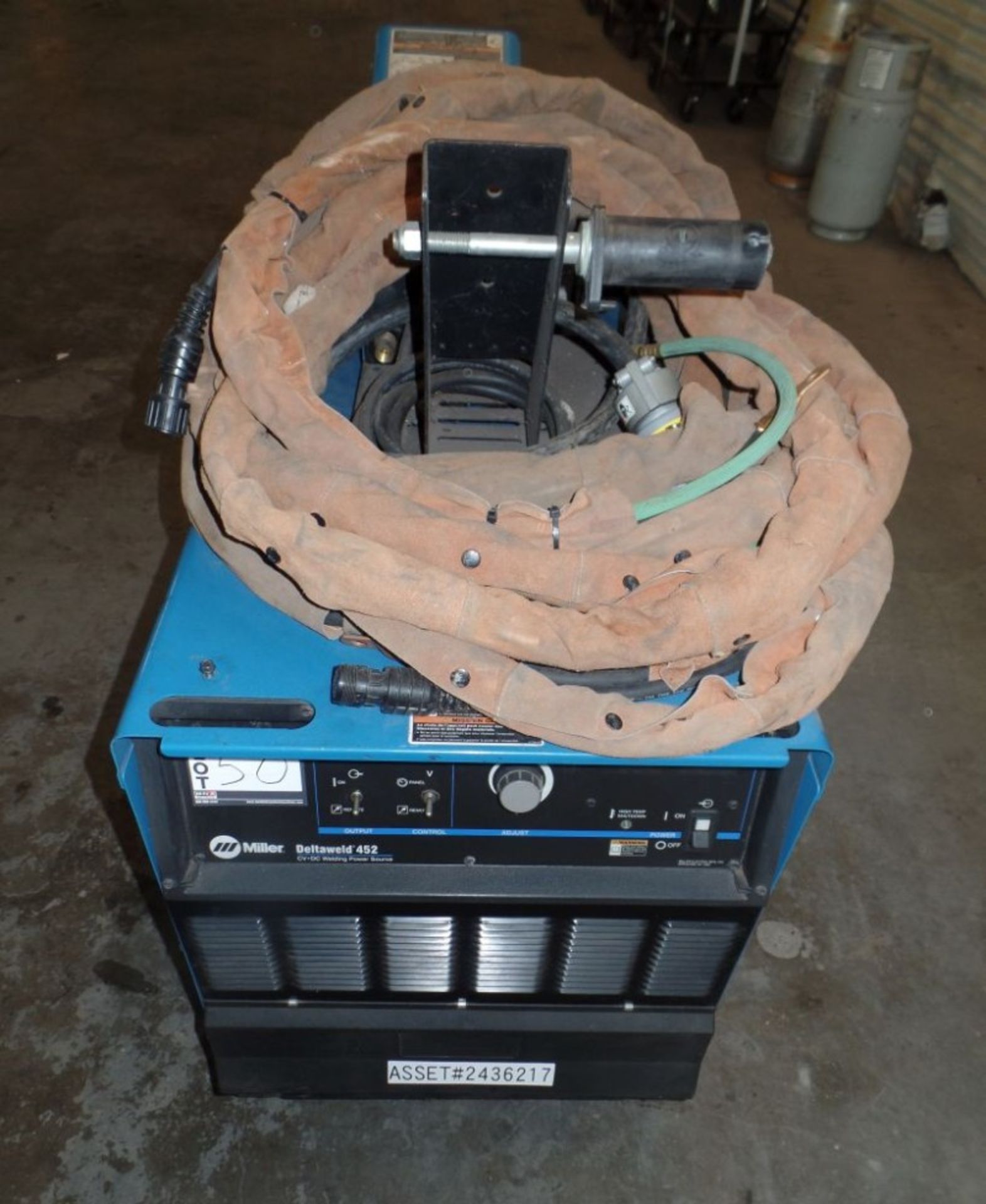 Miller Deltaweld 452 MIG Welder, wire feeder, s/n MC470029C