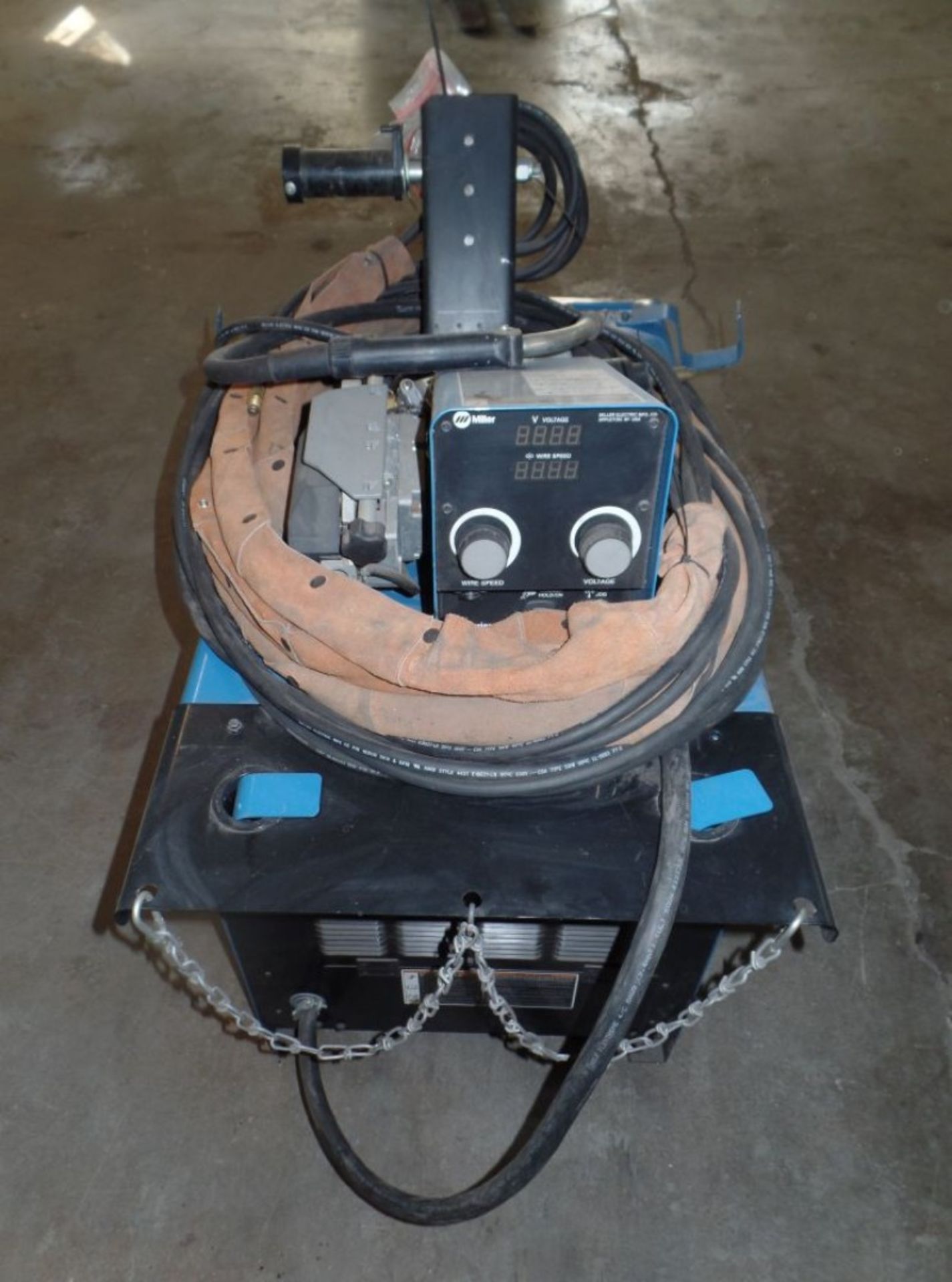 Miller Deltaweld 452 MIG Welder, wire feede, s/n MC480021C - Image 5 of 6