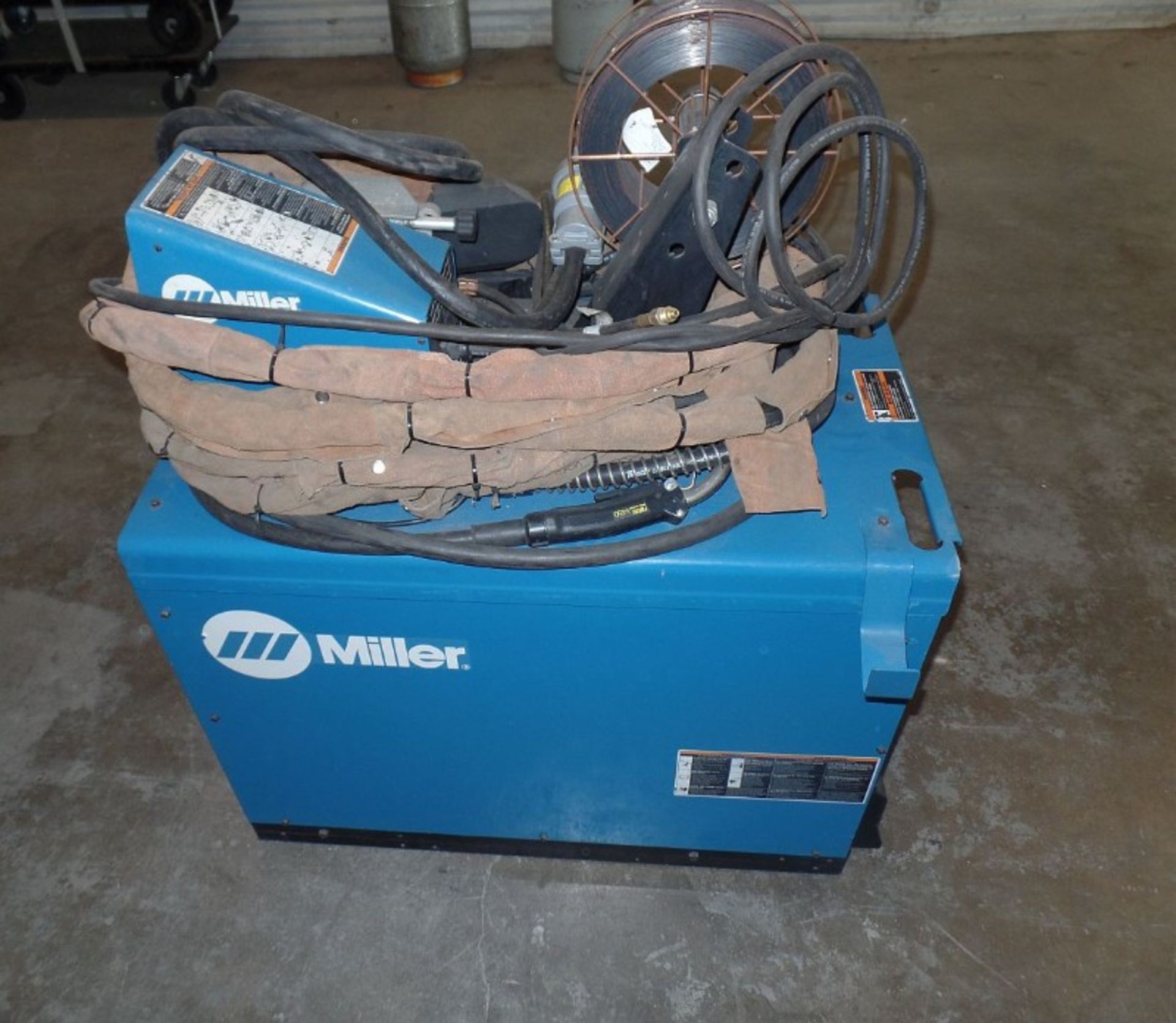 Miller Deltaweld 452 MIG Welder, wire feeder, s/n MC480023C - Image 4 of 6