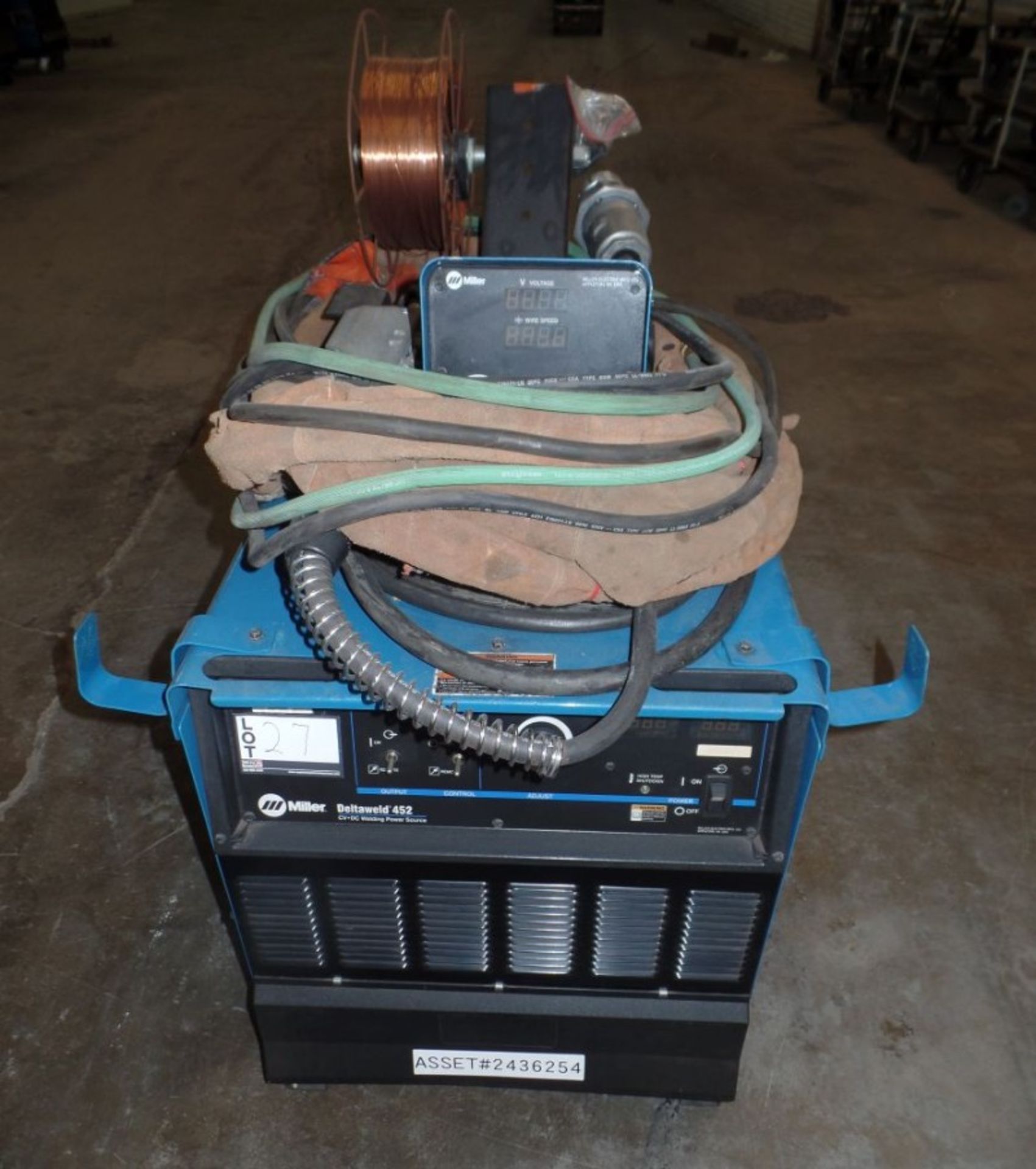 Miller Deltaweld 452 MIG Welder, wirefeeder, s/n MC480014C