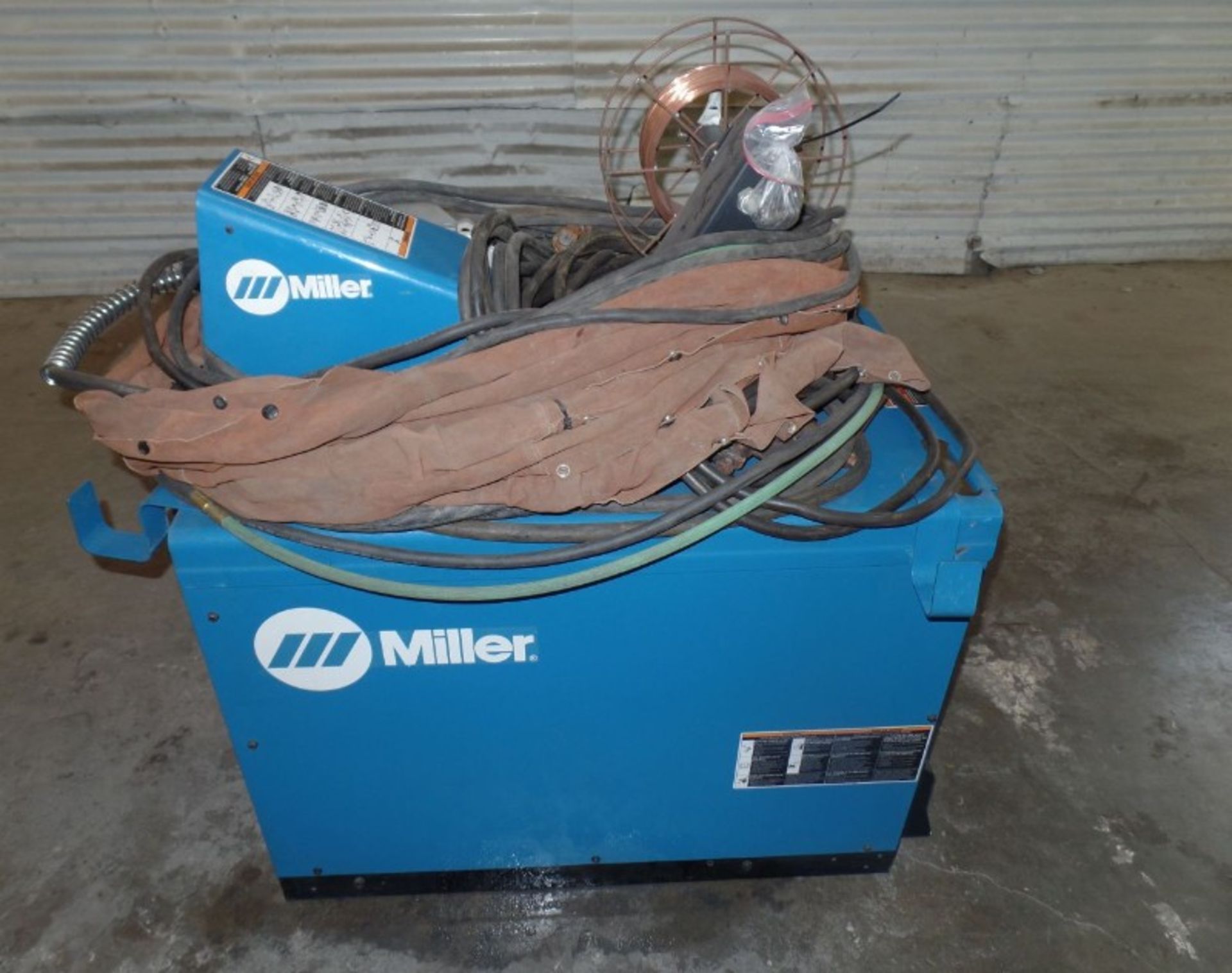 Miller Deltaweld 452 MIG Welder, wire feeder, s/n MC480013C - Image 2 of 5