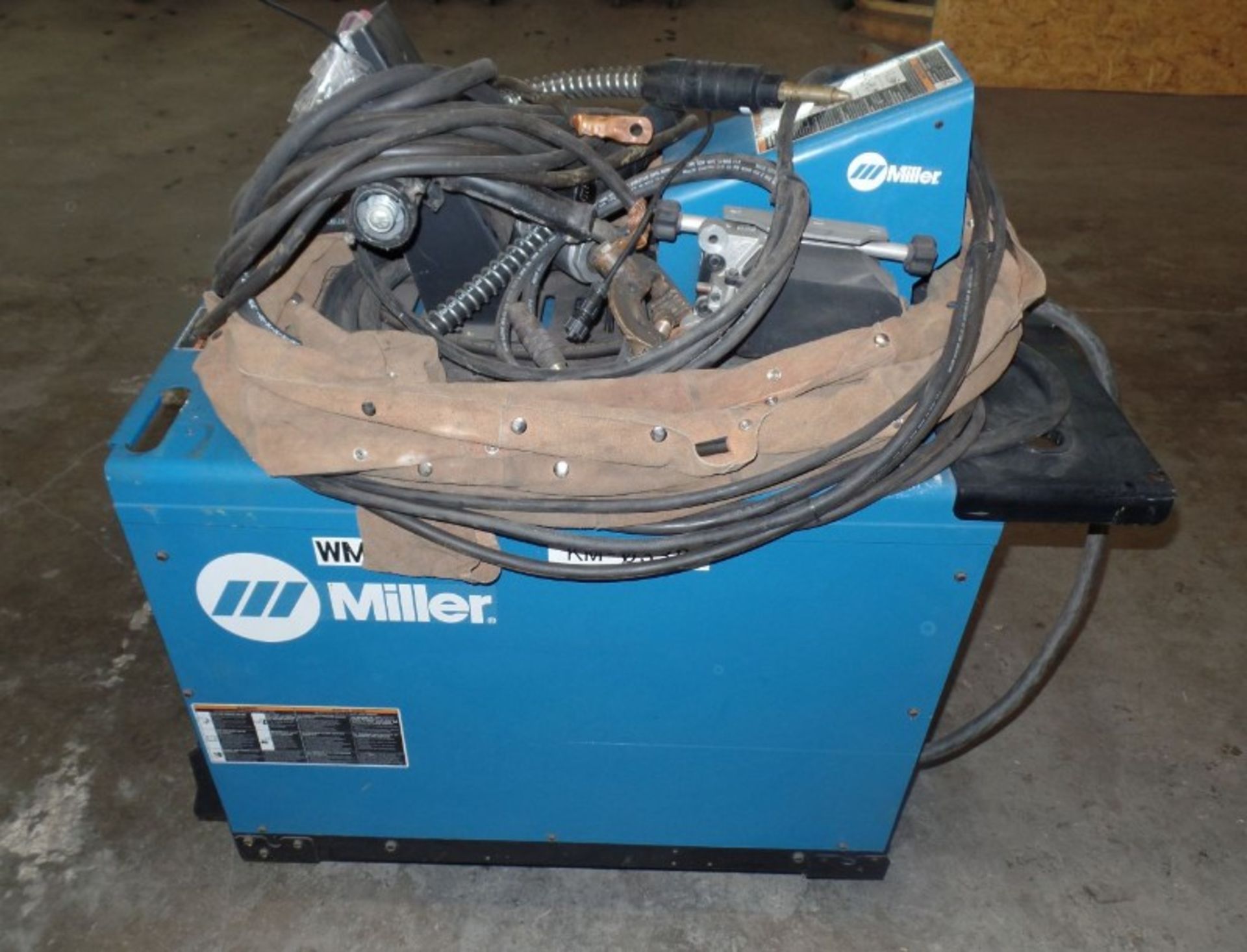 Miller Deltaweld 452 MIG Welder, wire feeder, s/n MC331029C - Image 4 of 5