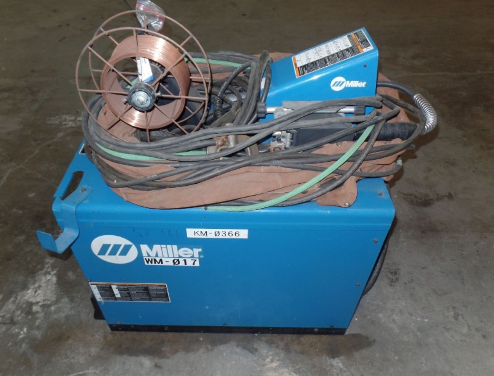 Miller Deltaweld 452 MIG Welder, wire feeder, s/n MC480013C - Image 4 of 5