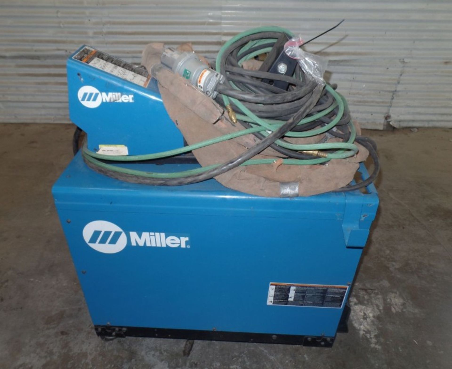 Miller Deltaweld 452 MIG Welder, wire feeder, s/n MC430225C - Image 2 of 5