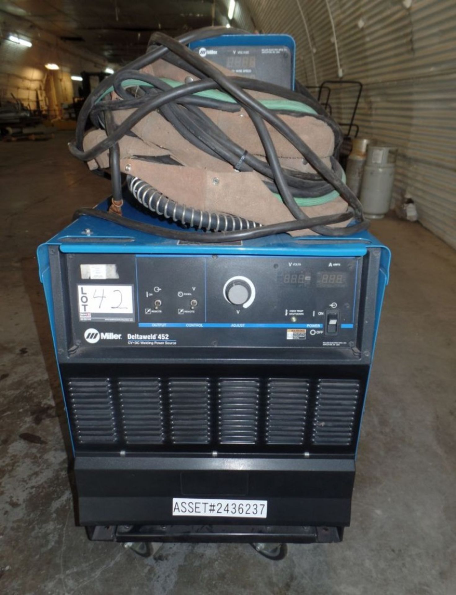 Miller Deltaweld 452 MIG Welder, wire feeder, s/n MC400288C