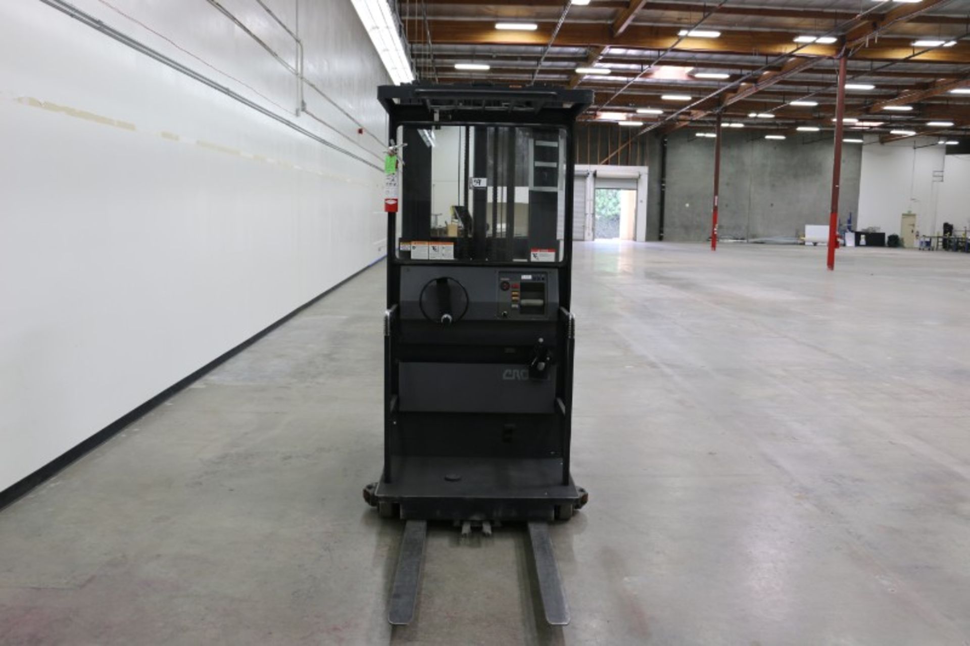 Crown 30SP36TT Order Picker, electric, 3000lb capacity, s/n 1A259792 with battery & 24V charger - Image 2 of 7