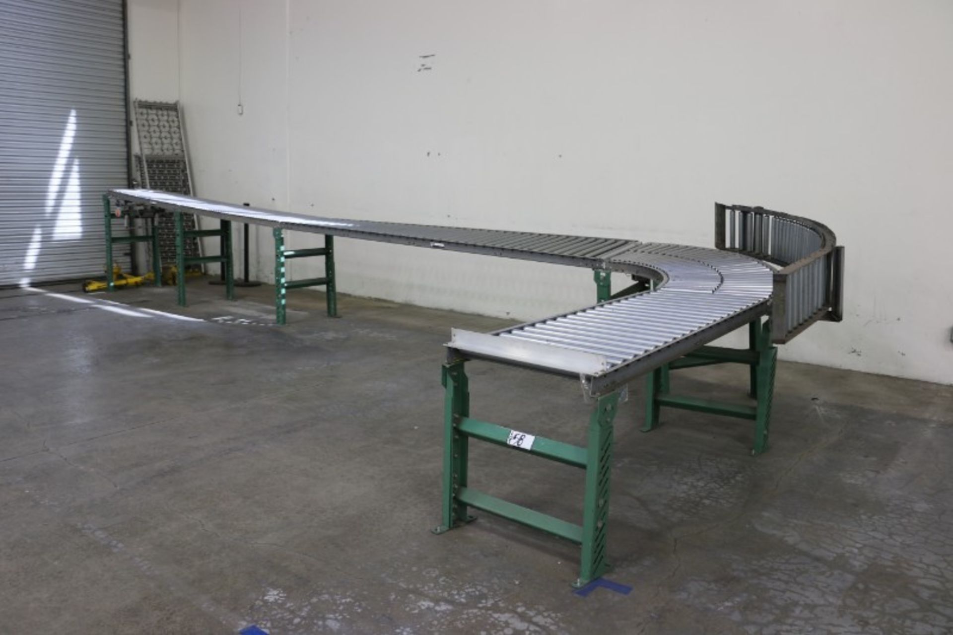 Roller Conveyer with turn, 28'L x 24"W, 90 deg turn, adjustable height - Image 4 of 4