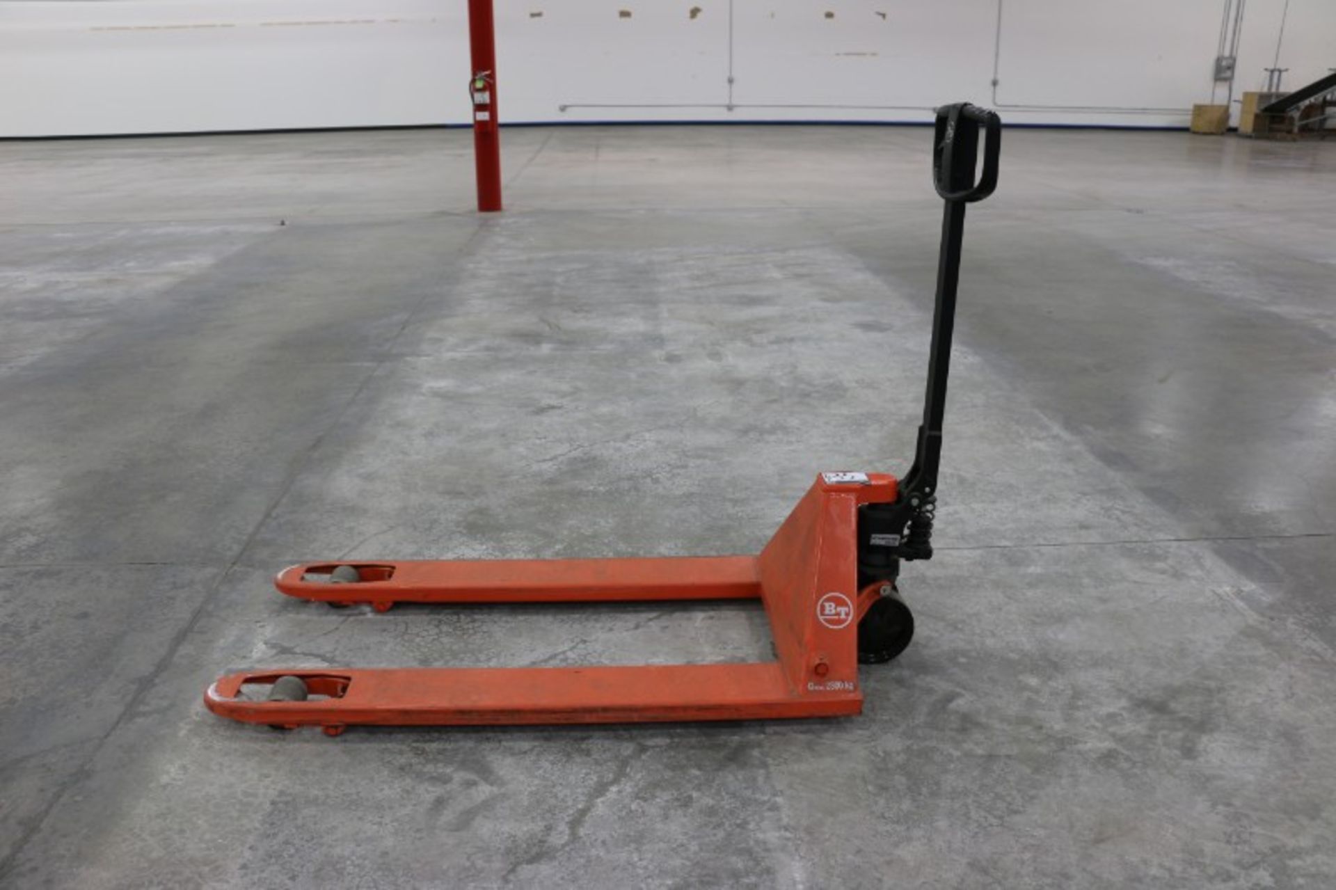 Pallet Jack, BT 5000lb cap.