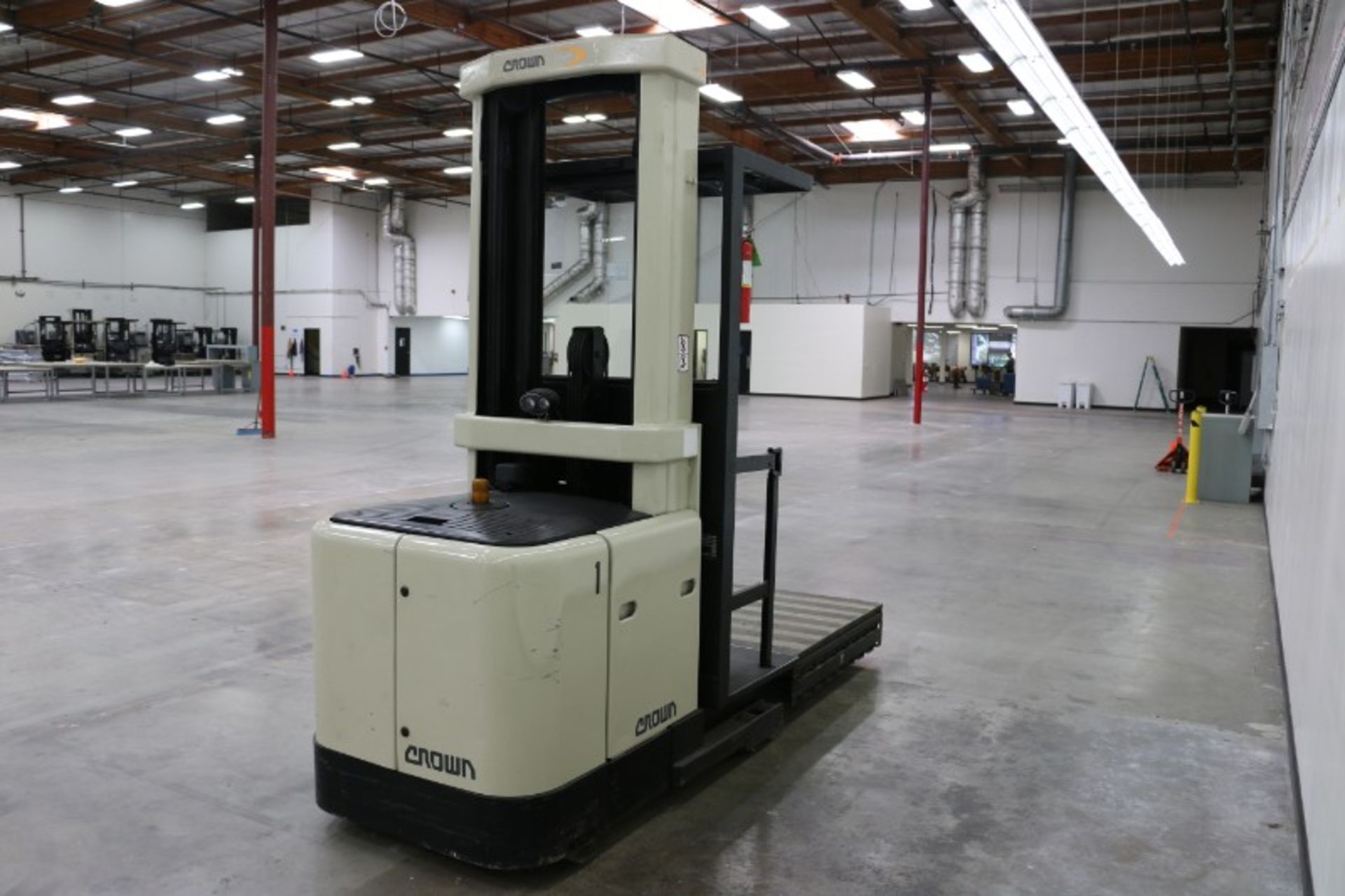 Crown SP3020-30 Order Picker, electric, 3000lb capacity, 240" lift height, s/n 1A183429, with - Image 4 of 7